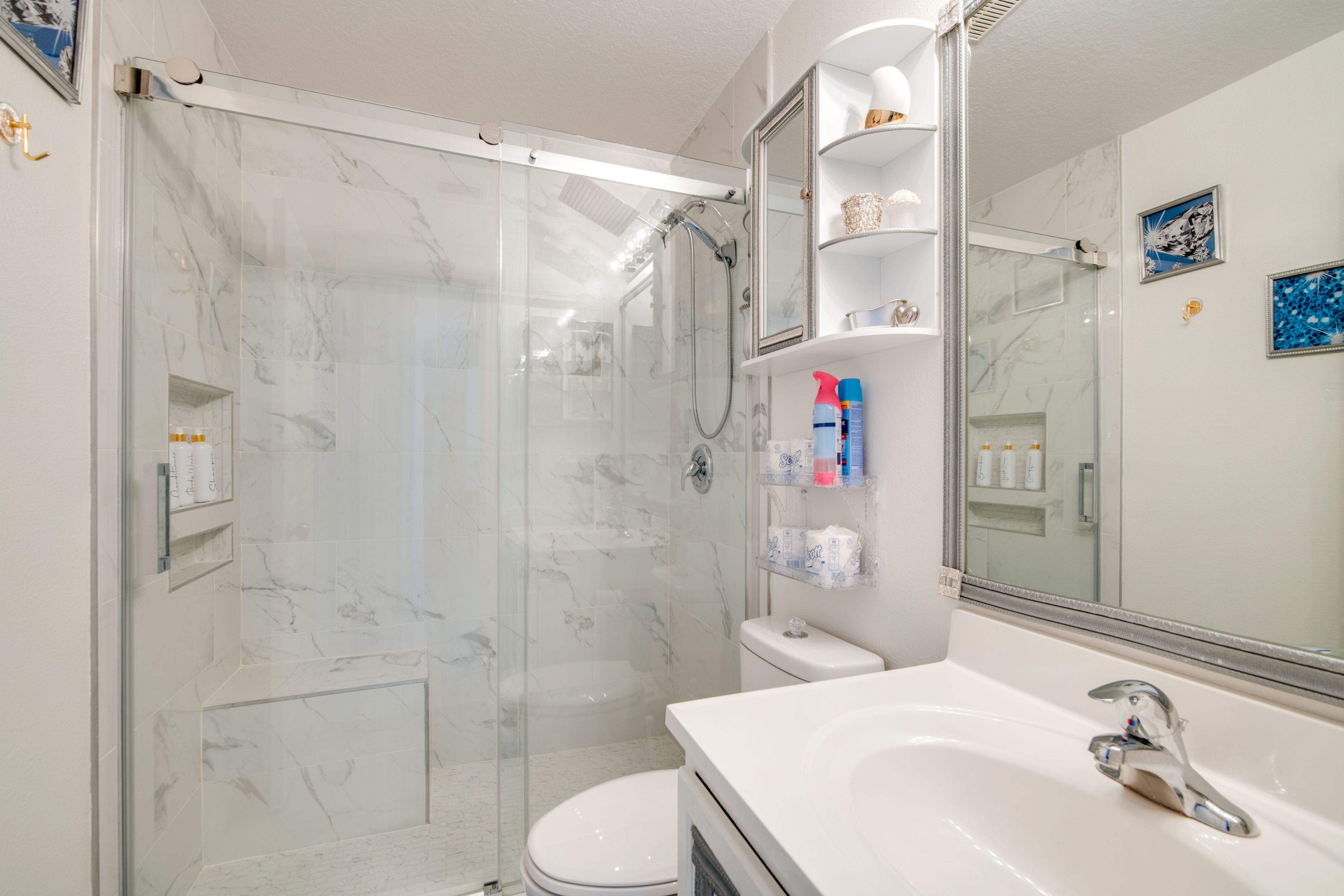 Full Bathroom | Complimentary Toiletries | Hair Dryer