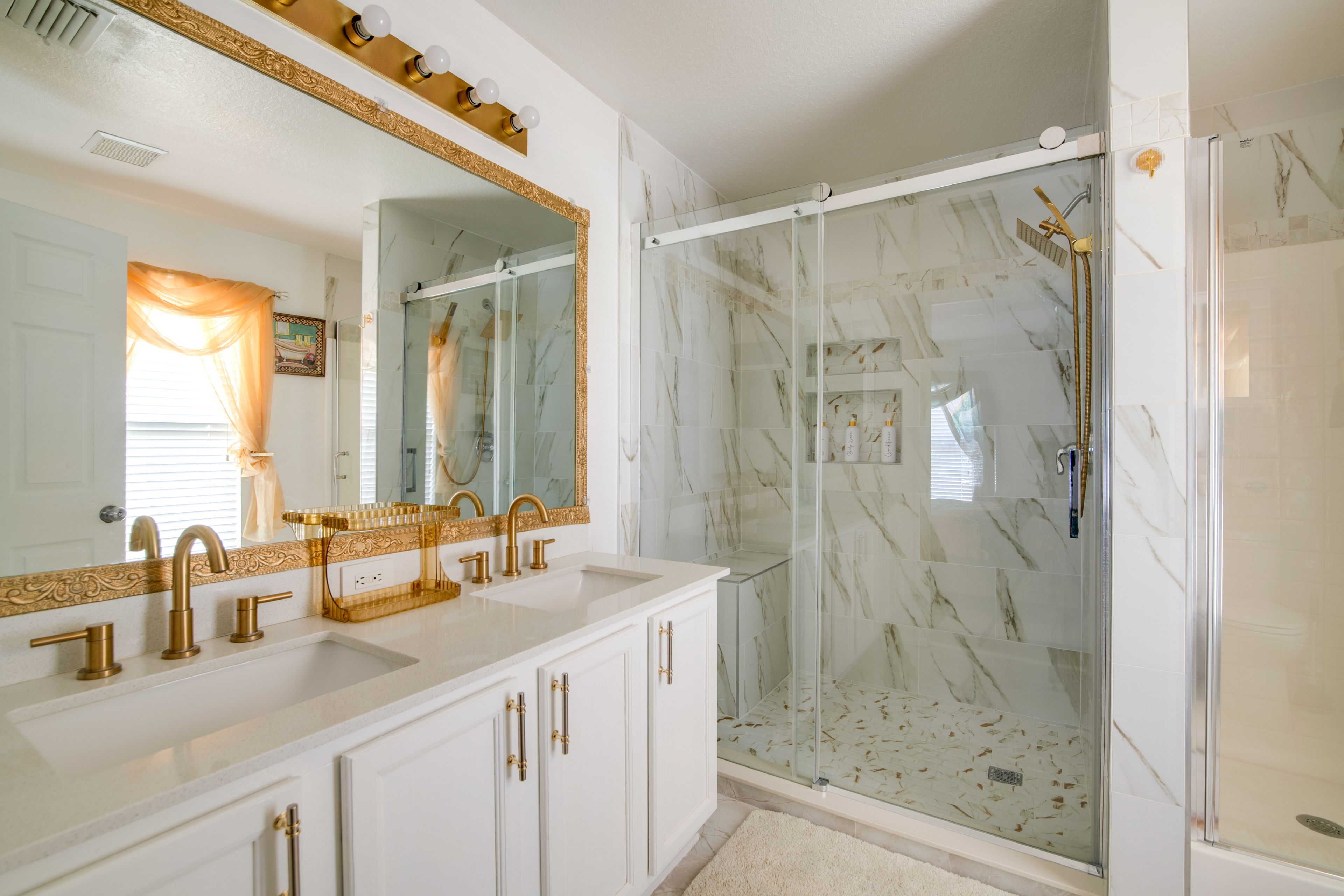 En-Suite Bathroom | Towels Provided