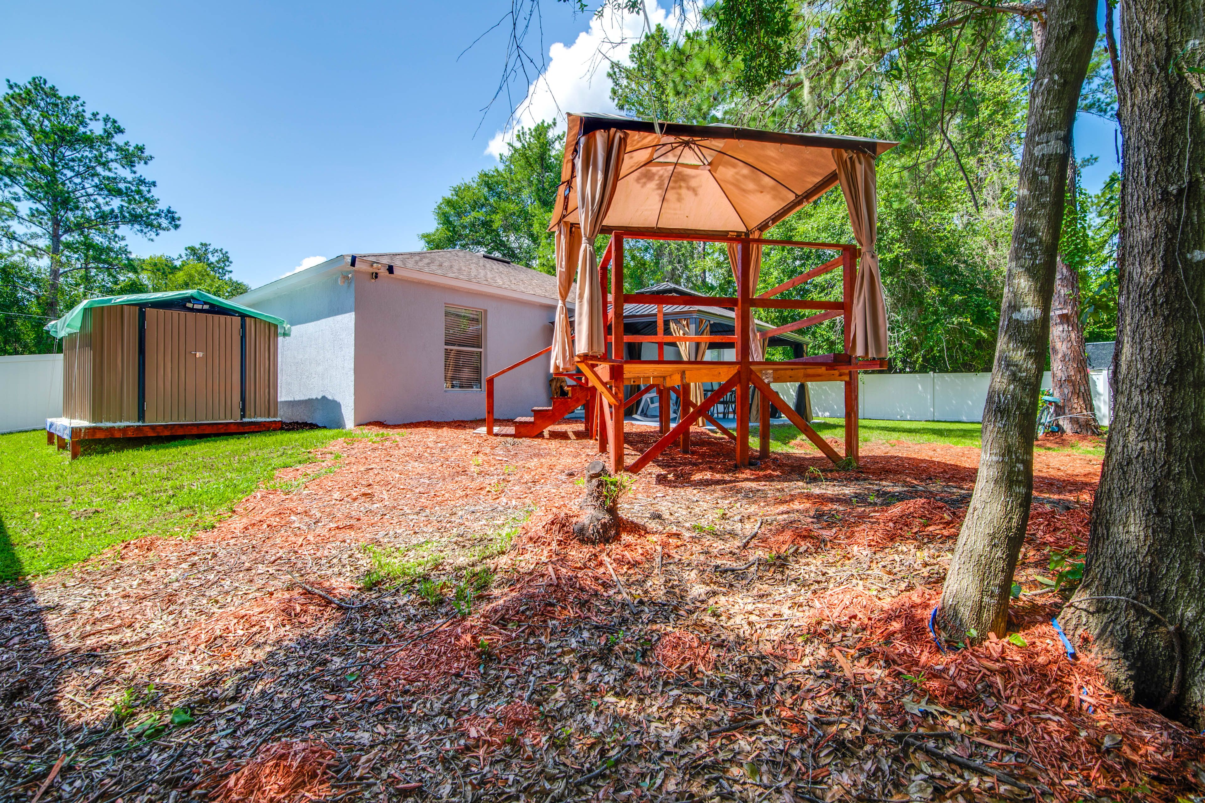 Deck w/ Gazebo