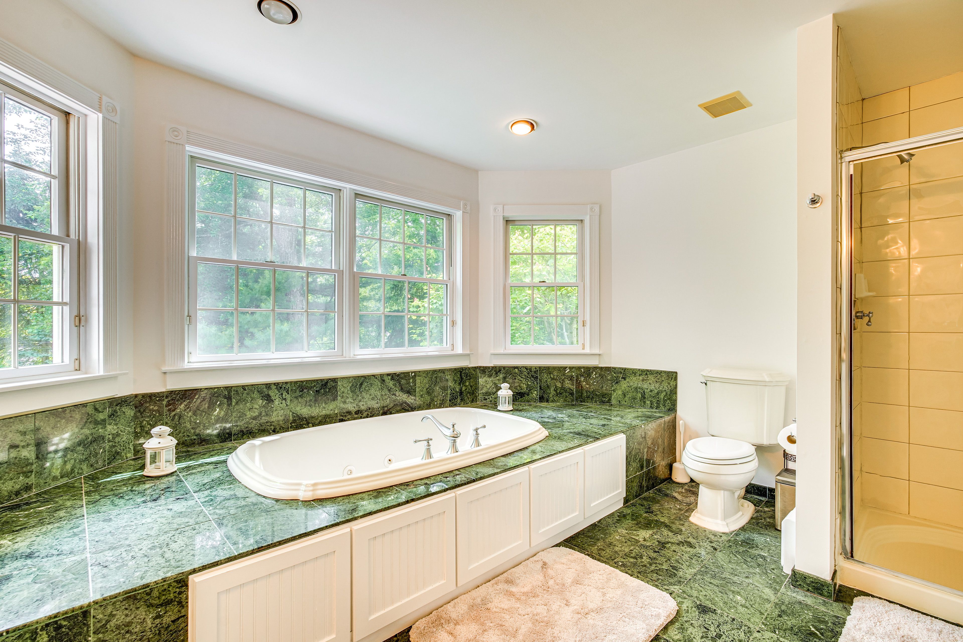 En-Suite Bathroom | 2nd Floor | Towels Provided | Jetted Tub