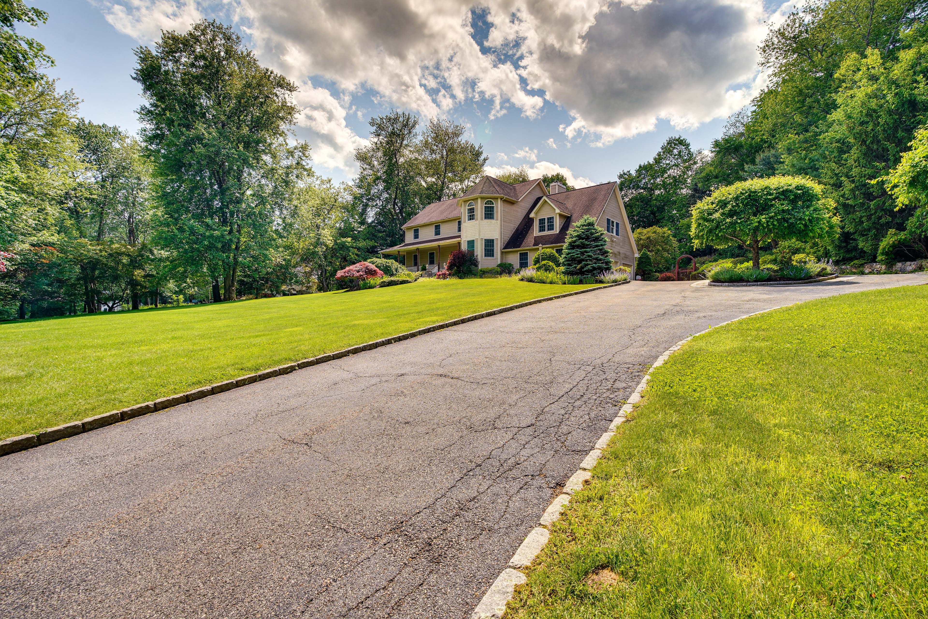 Parking | Driveway (4 Vehicles)