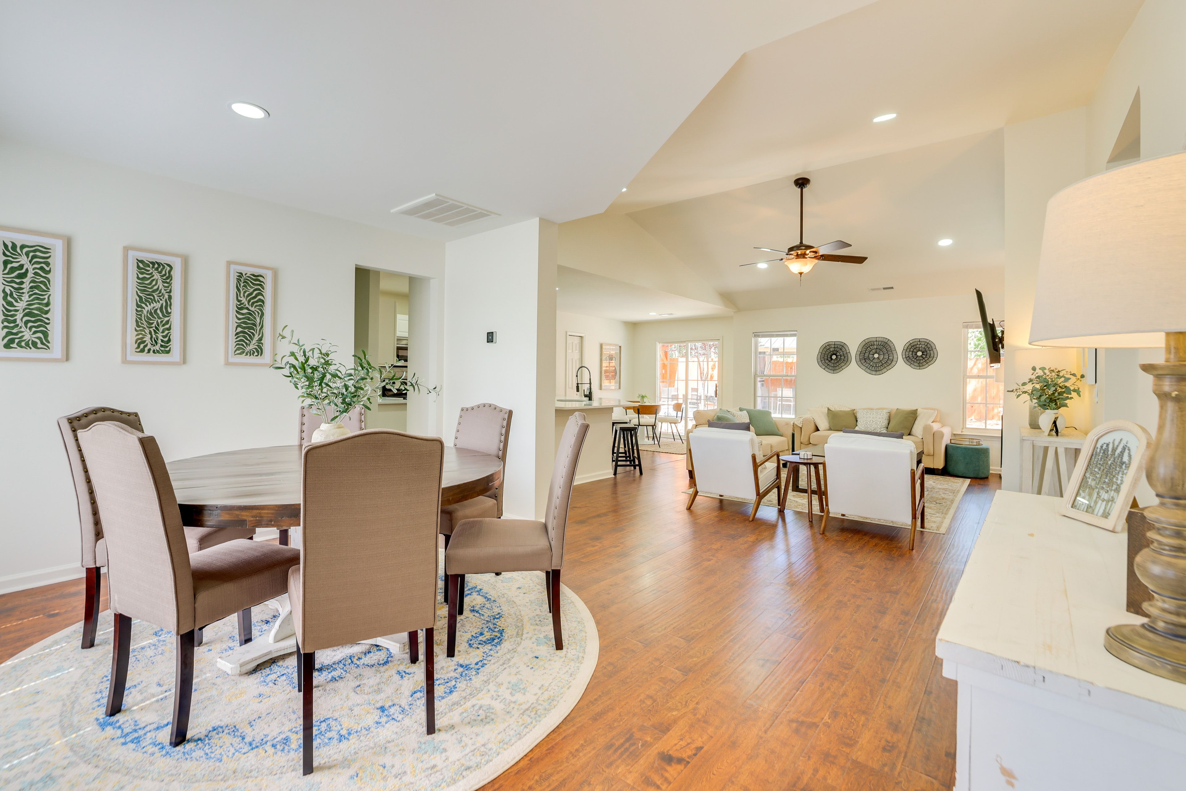 Dining Area | Dishware/Flatware | Free WiFi