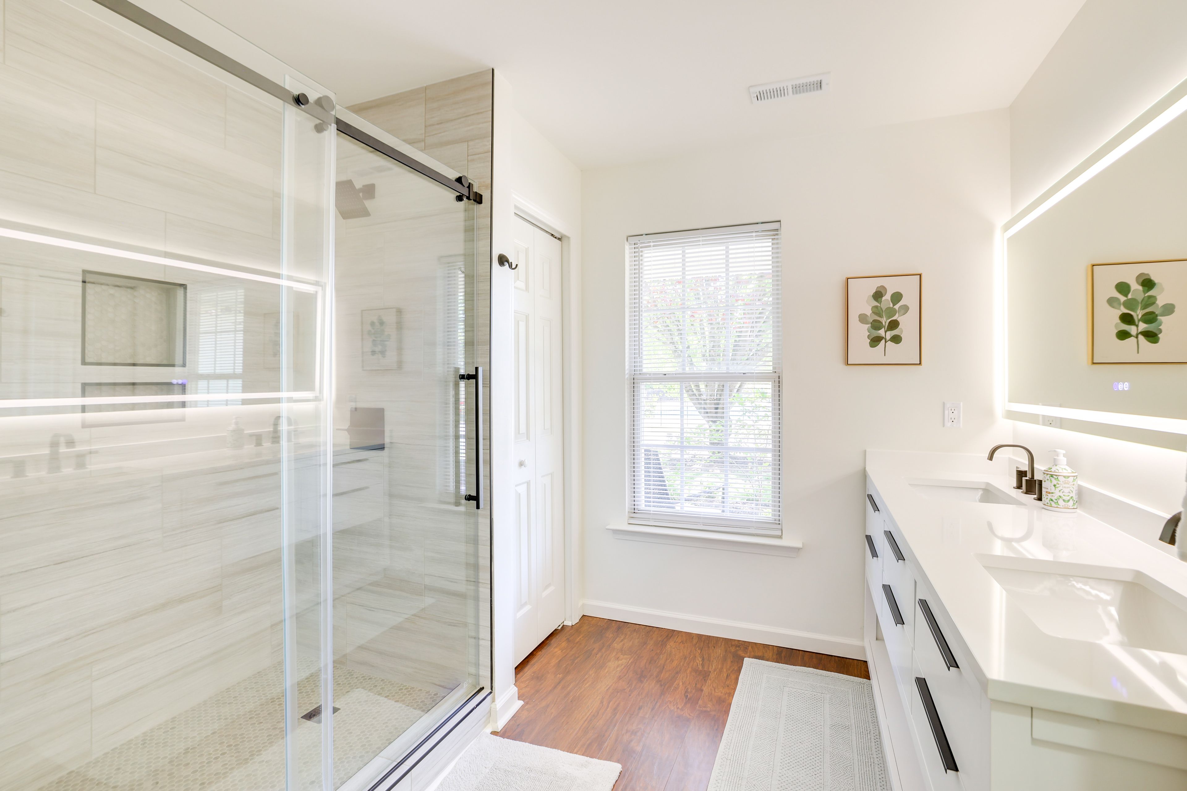 Full Bathroom | Complimentary Toiletries | Towels Provided