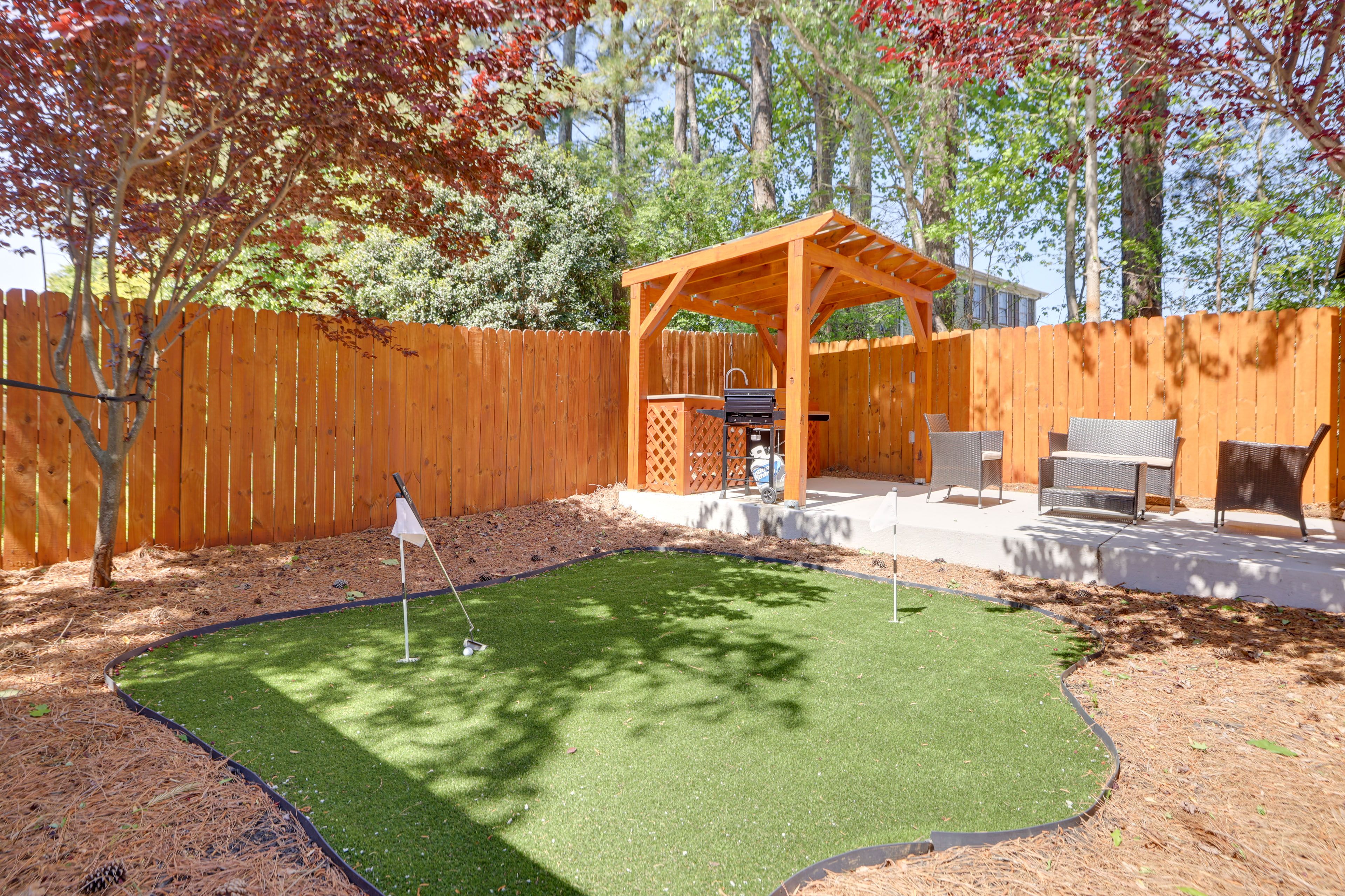 Fenced Backyard | Mini Putting Green