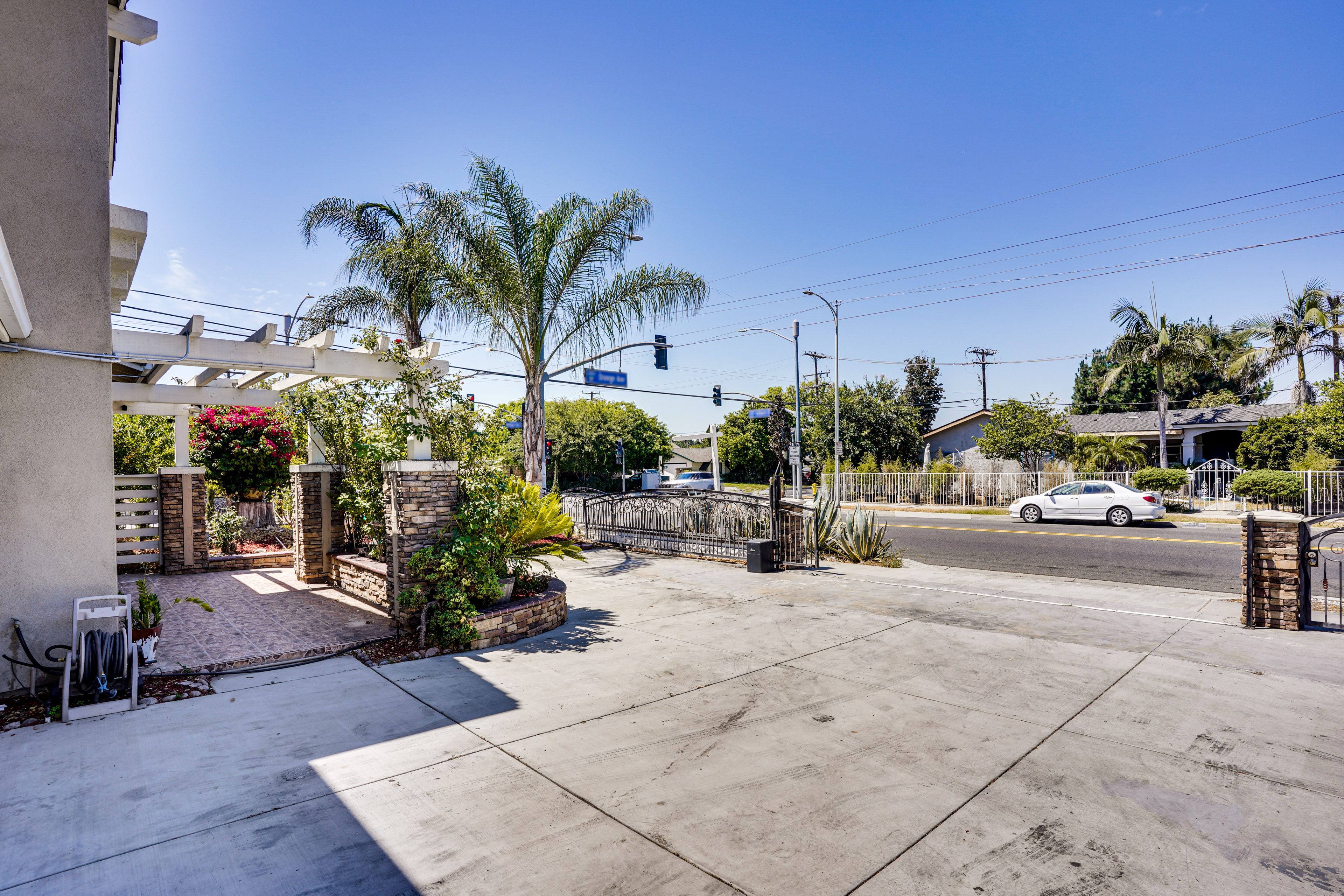 Parking | Driveway (4 Vehicles)