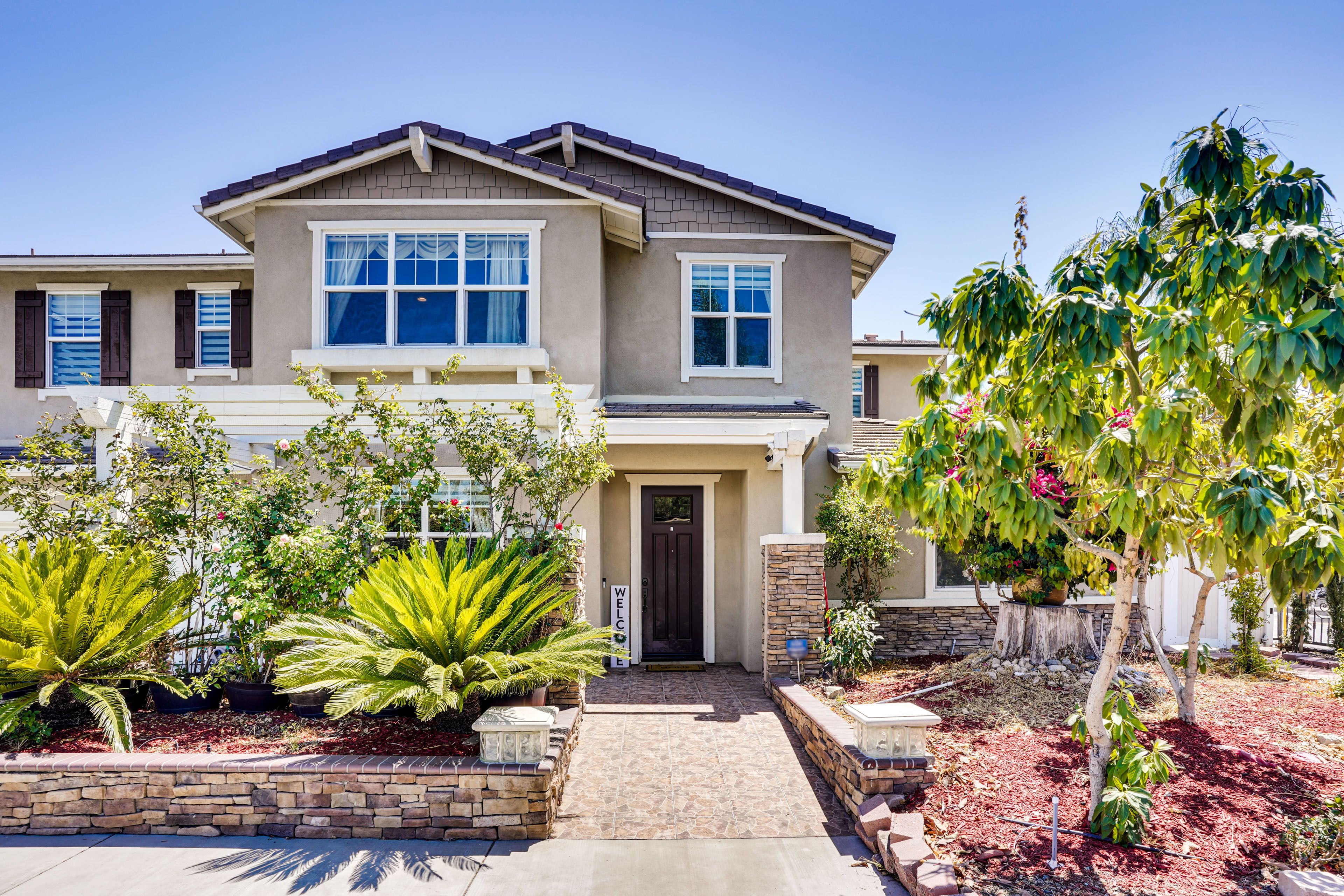 Exterior | 2-Story House