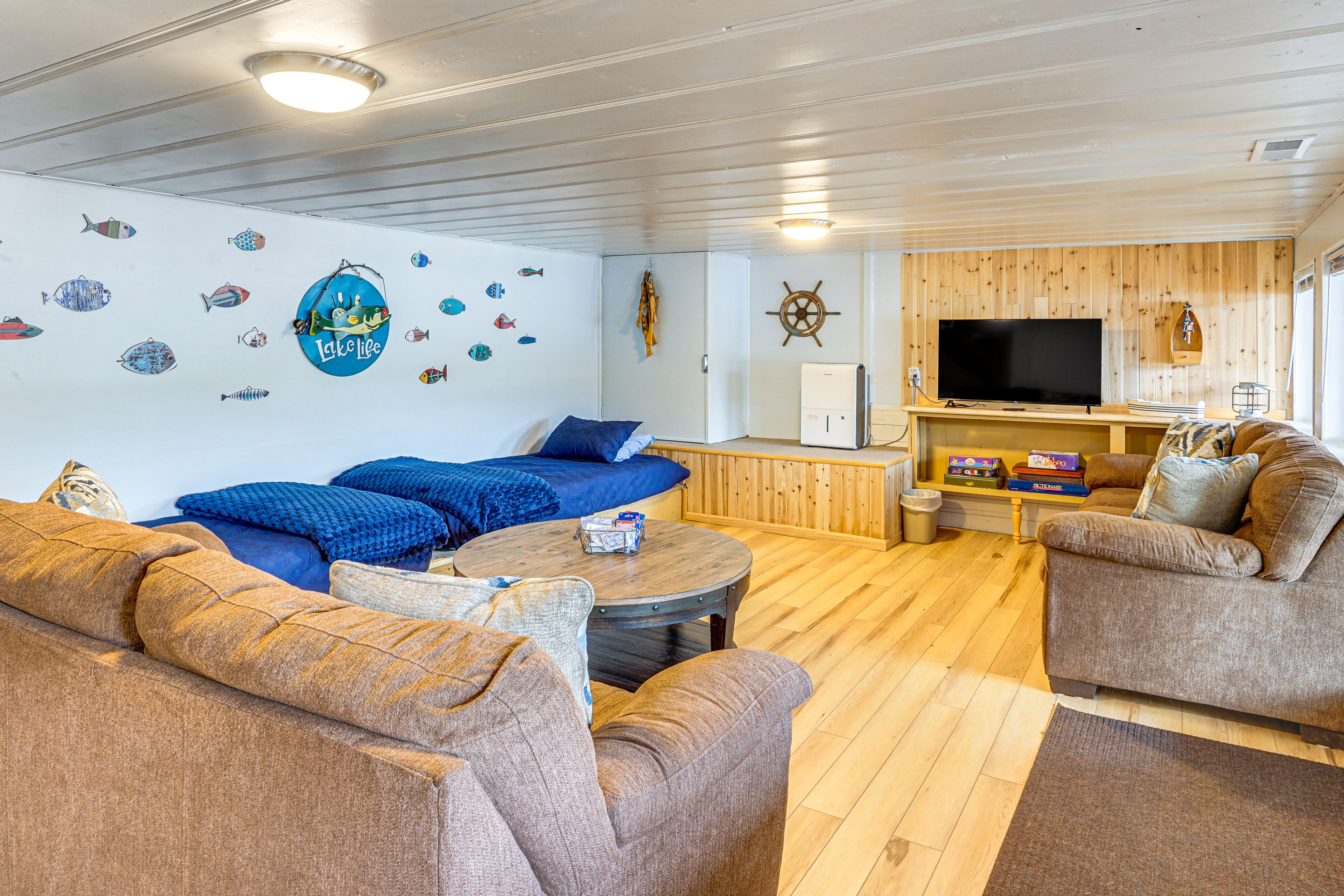 Family Room | Board Games | Smart TV | Lake Views