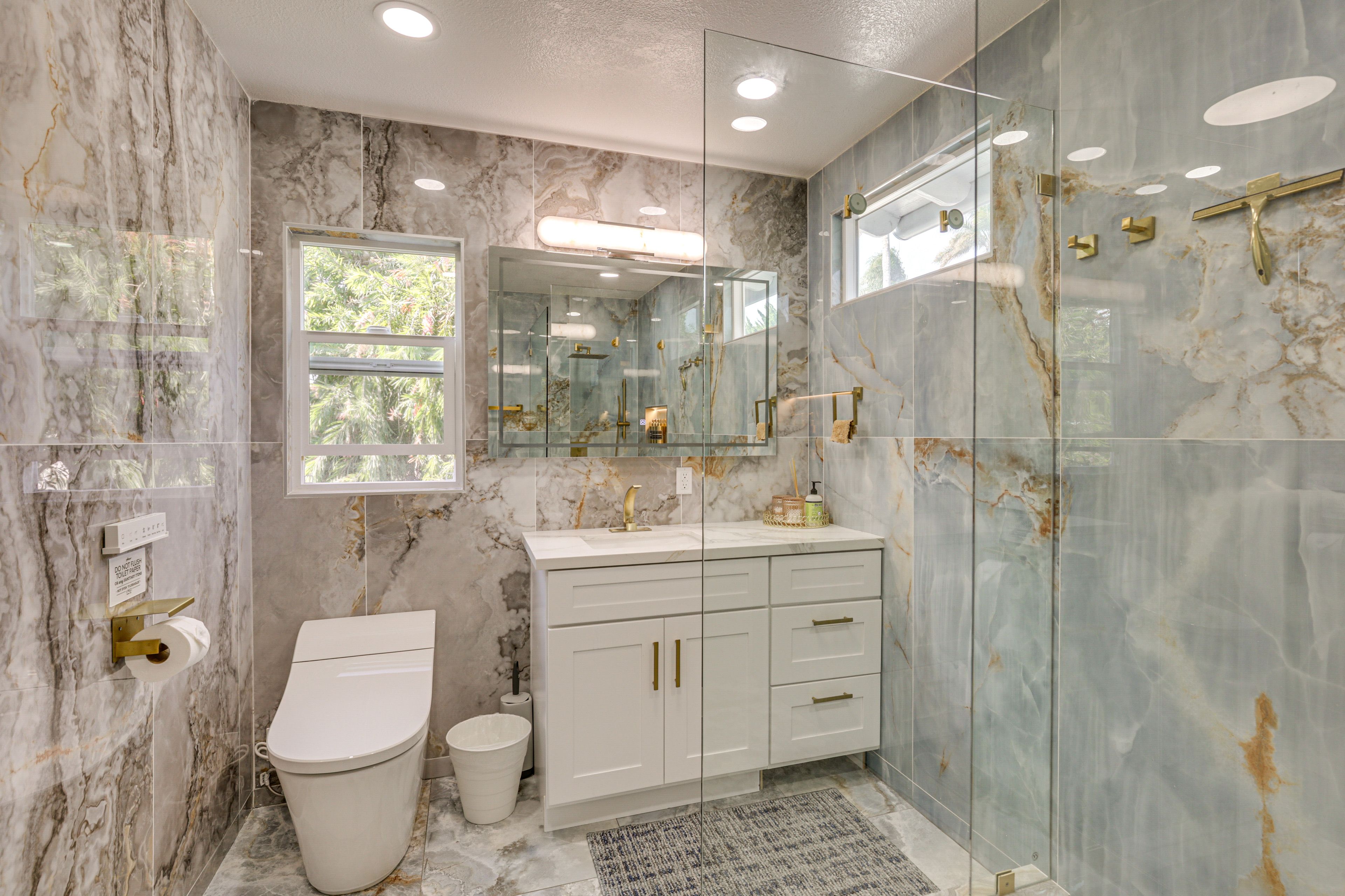 Full Bath | 2nd Floor