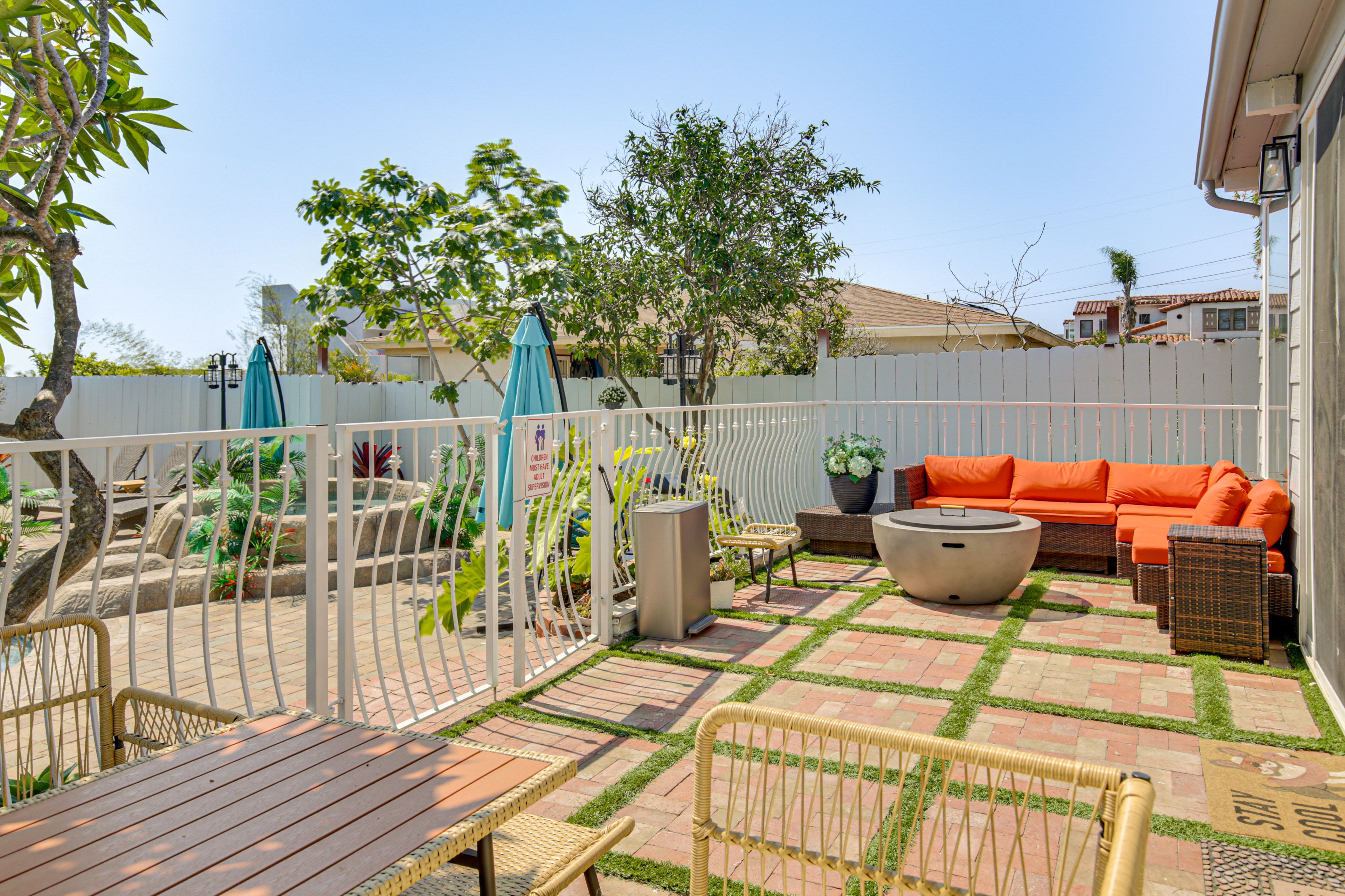 Deck | Fire Pit | Gas Grill