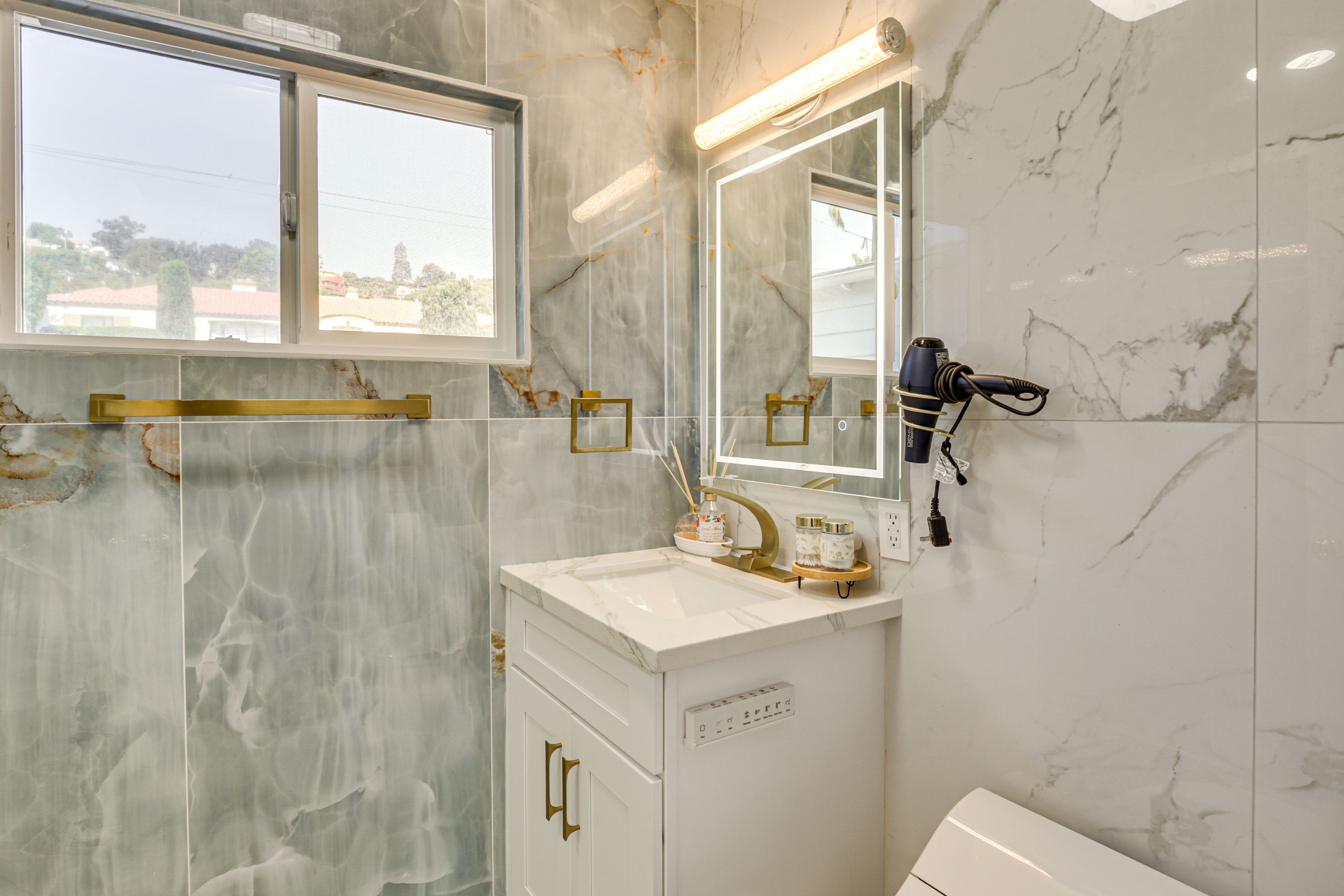 Full Bath | 2nd Floor