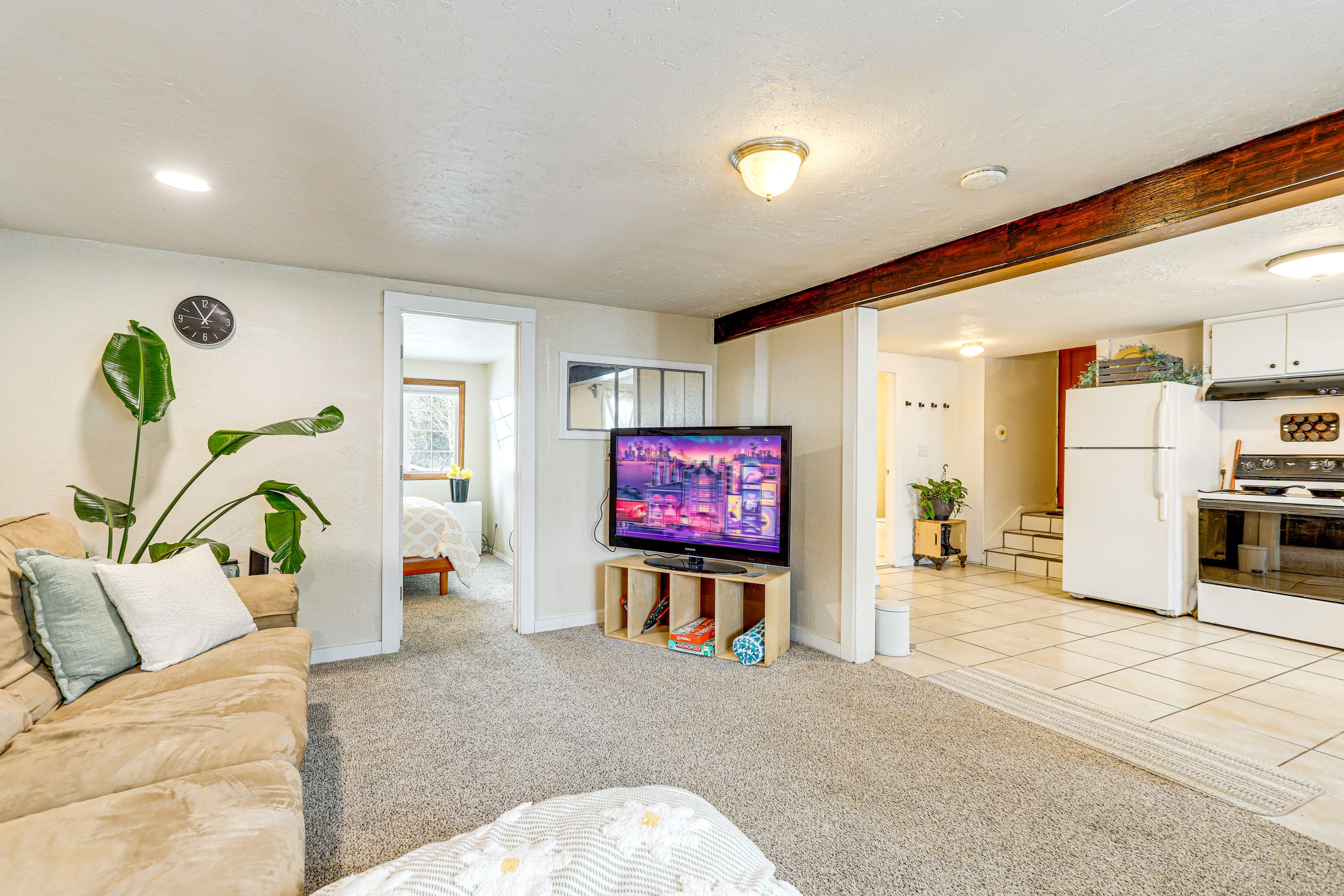Living Room | Single-Story Home | Natural Gas Furnace | Flat-Screen TV