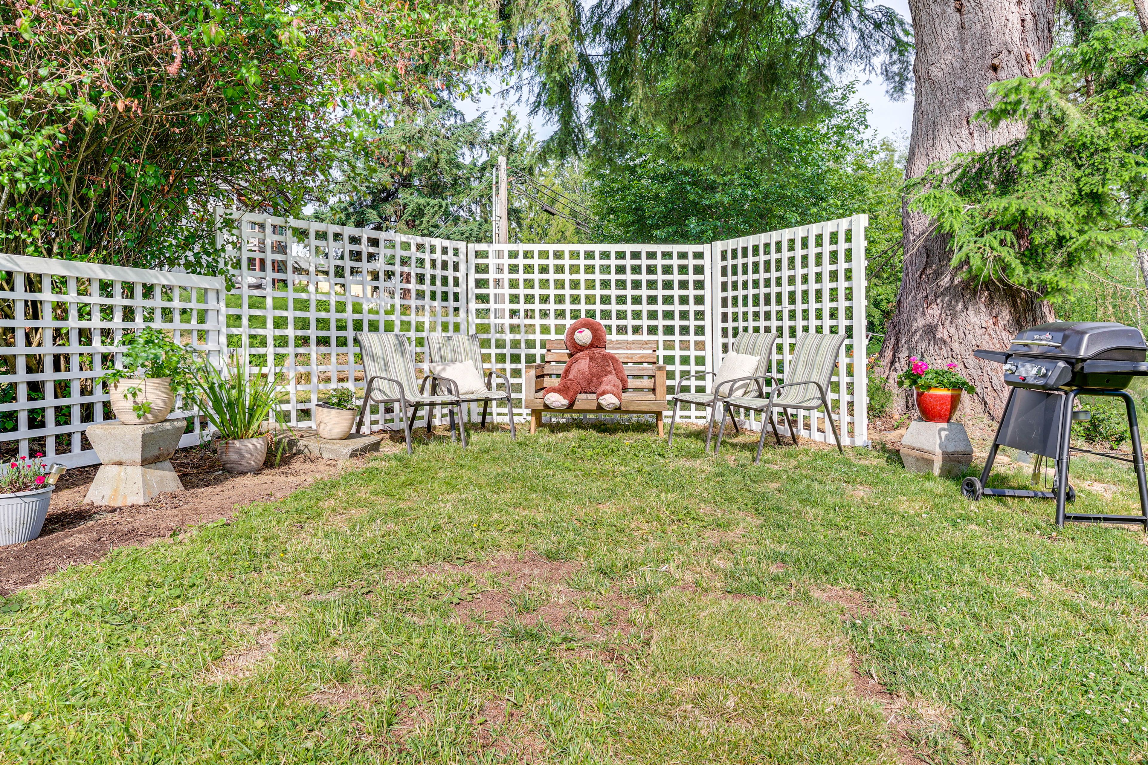 Private Yard | Gas Grill | Fire Pit | Outdoor Dining Area | Cornhole | Hammock