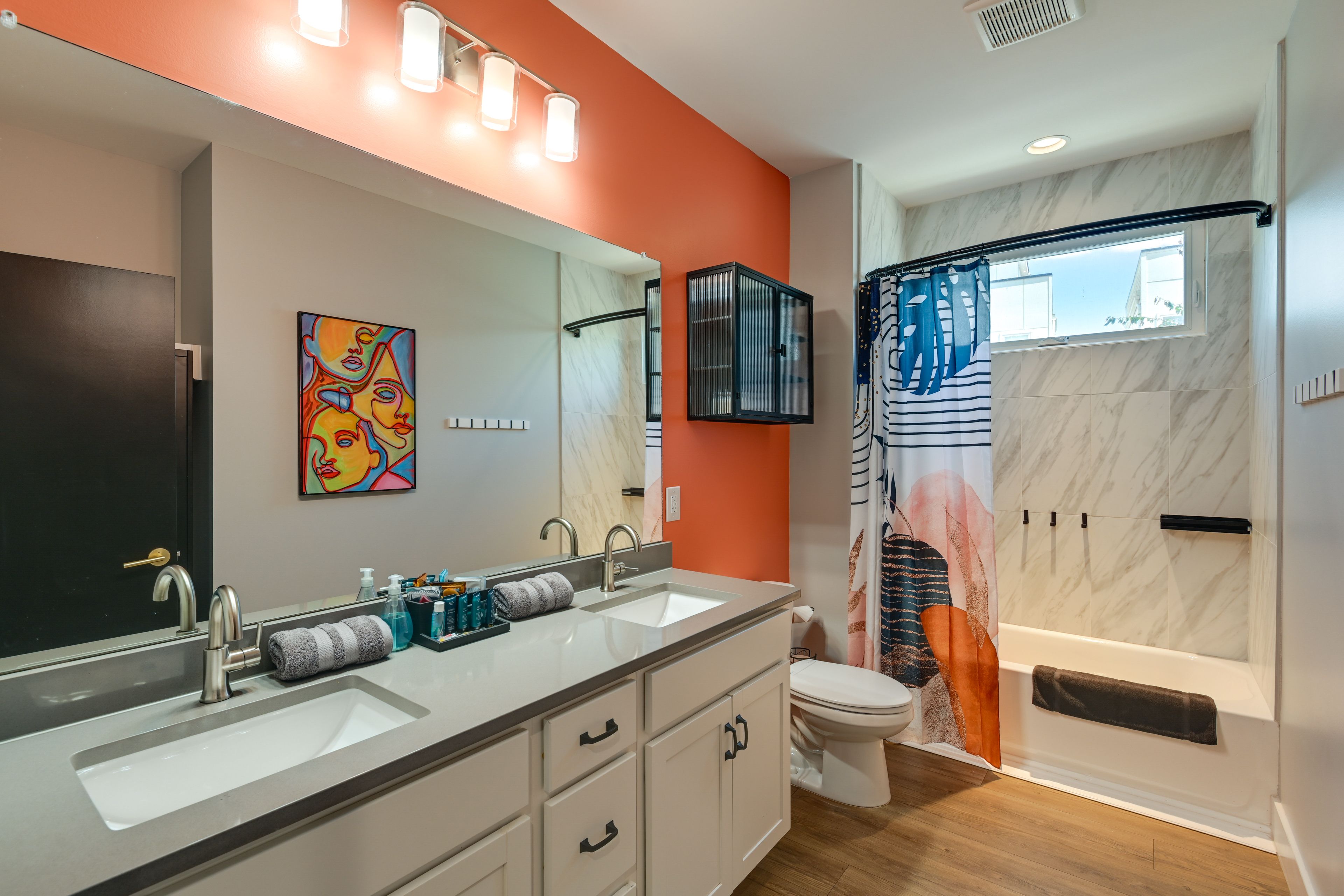 Full Bathroom | 1st Floor