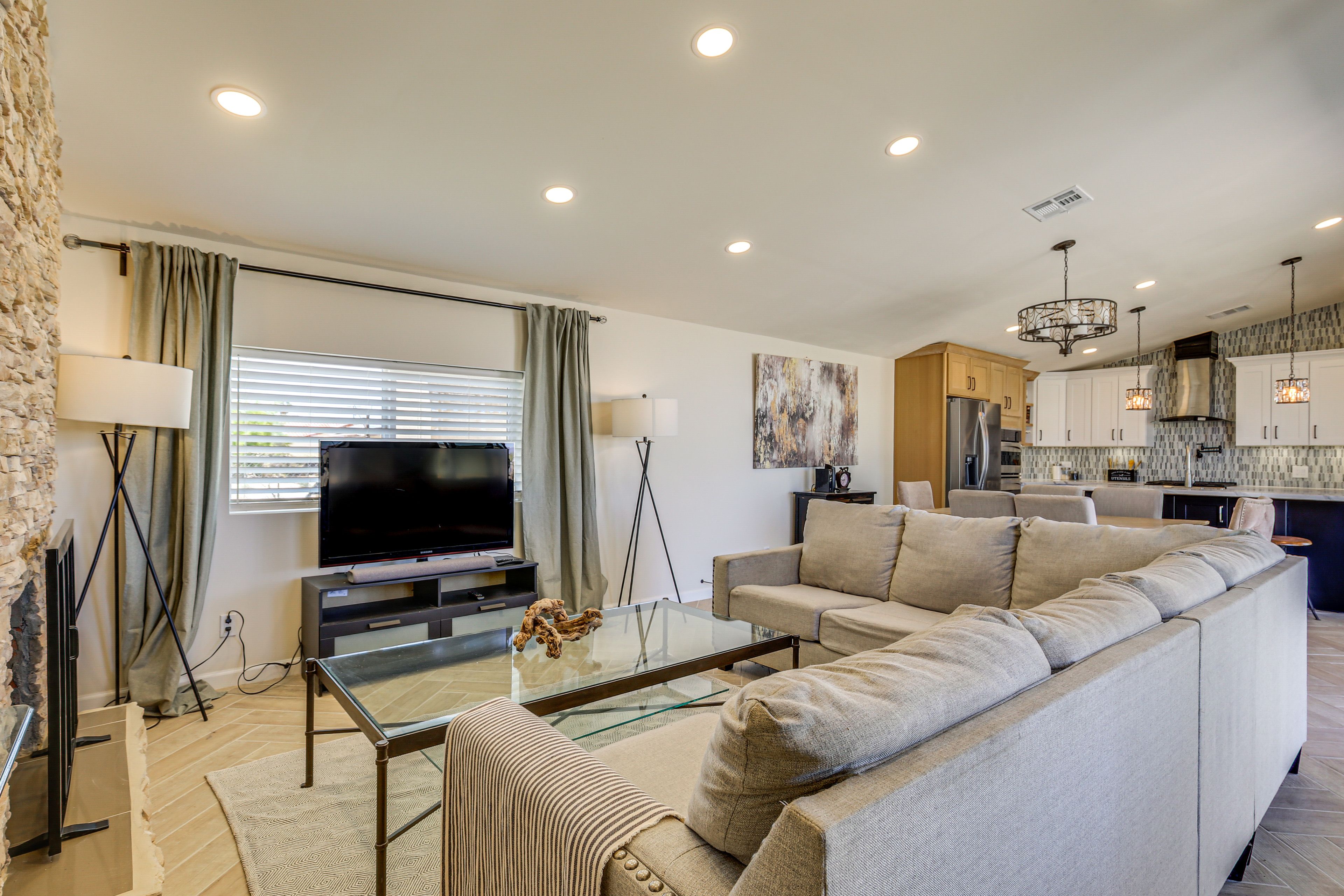 Living Room | Smart TV | Fireplace