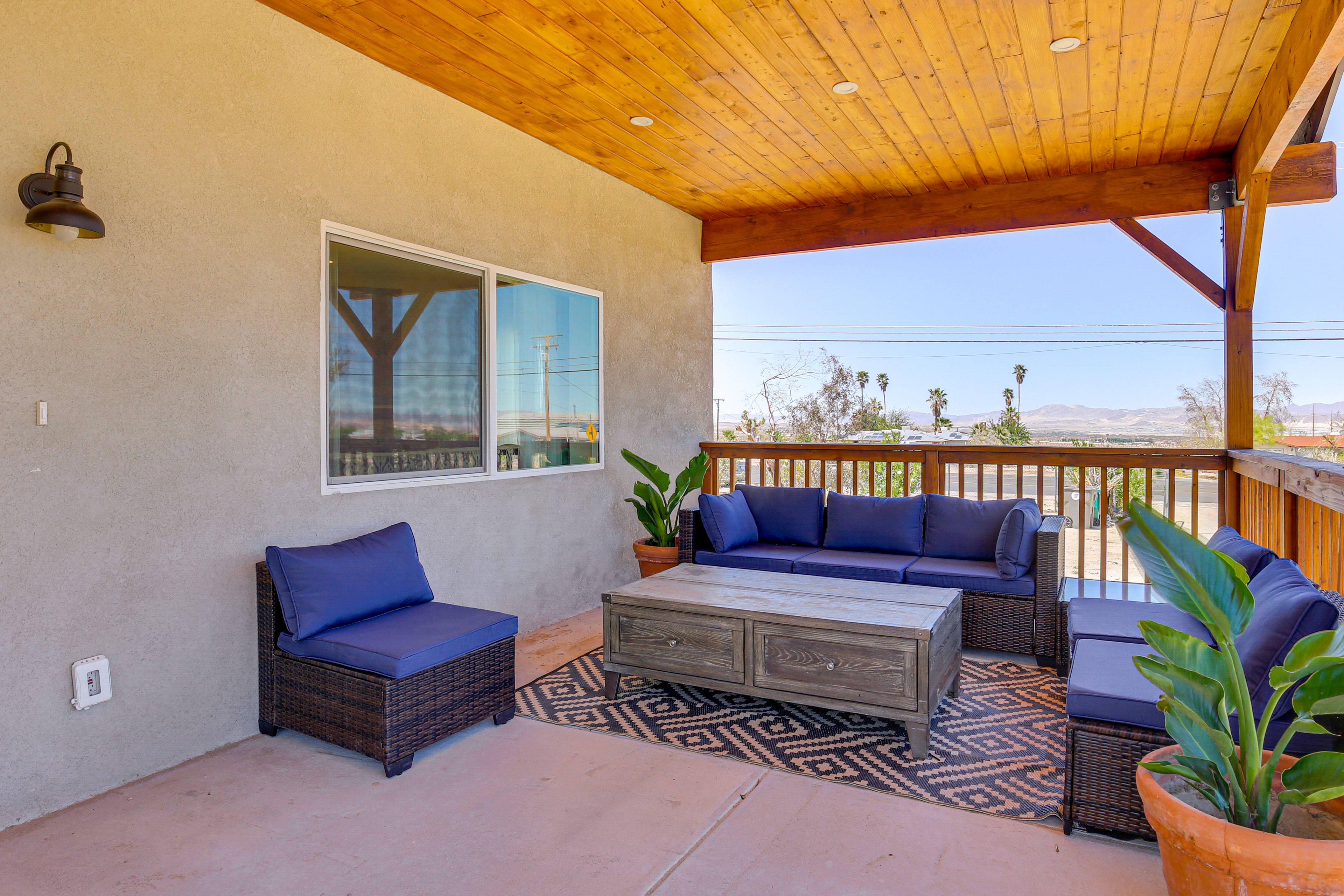 Furnished Patio