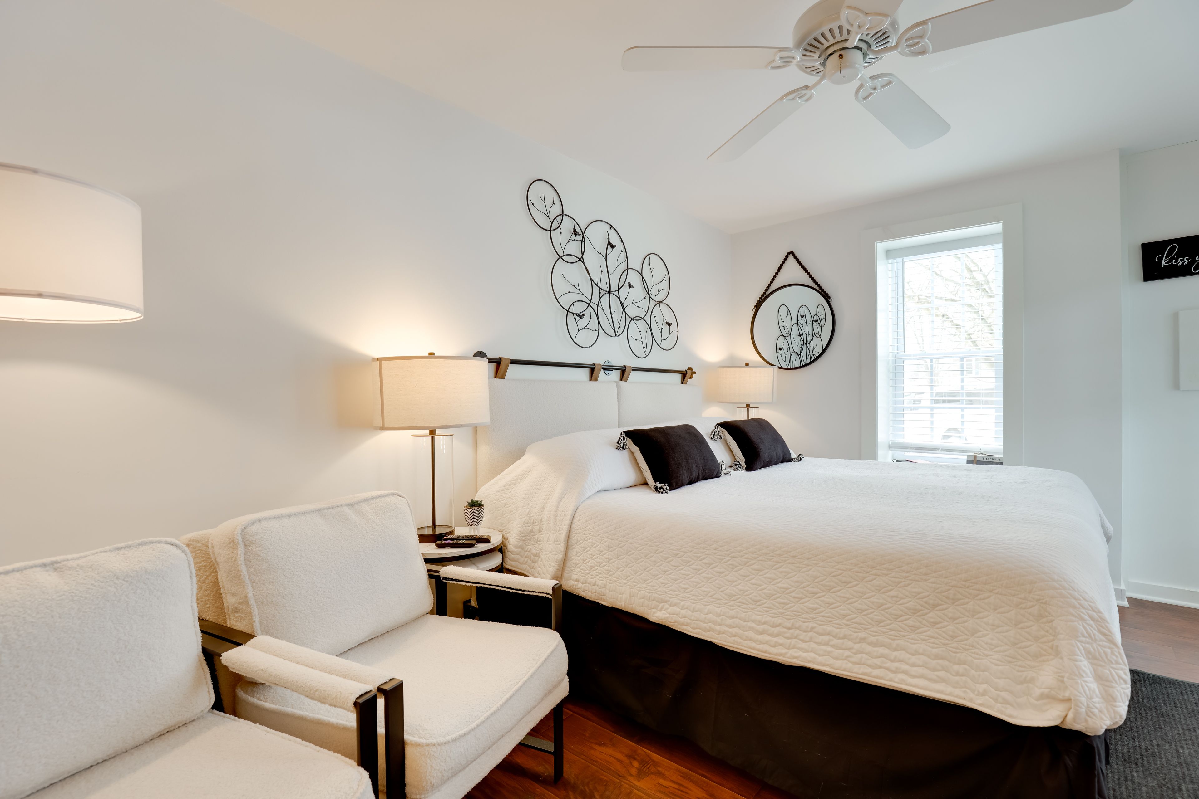 Studio | Living Area | King Bed | Smart TV | Central A/C & Heating