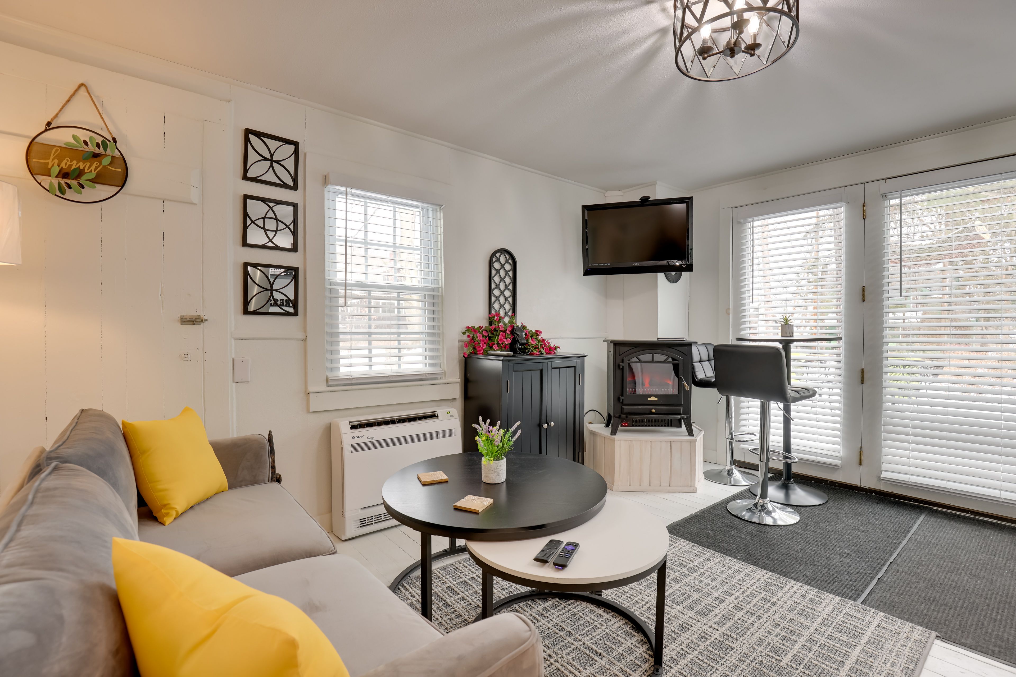 Studio | Full Sleeper Sofa | Smart TV | Electric Fireplace | Central A/C & Heat