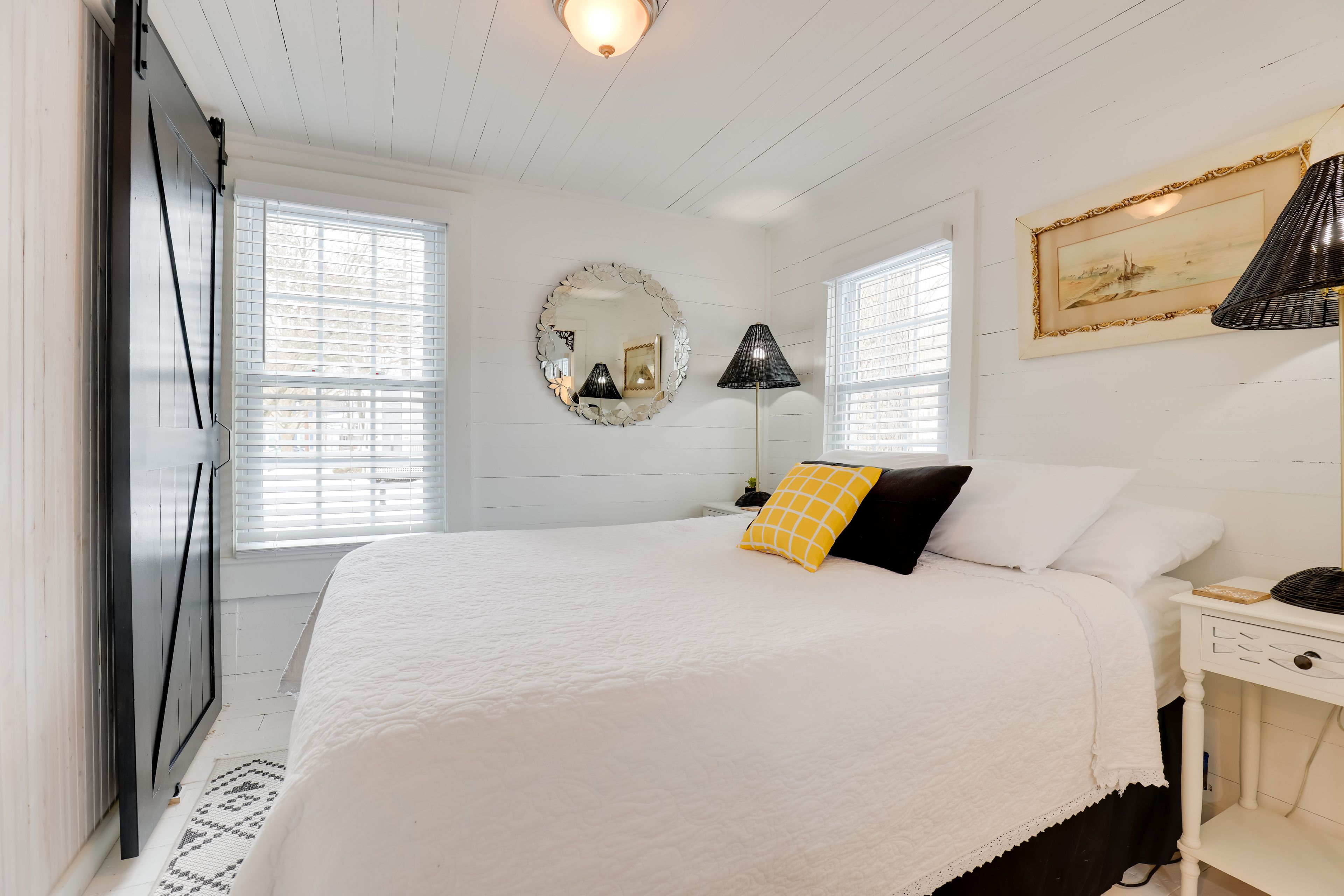 Studio Interior | Single-Story Unit | Queen Bed