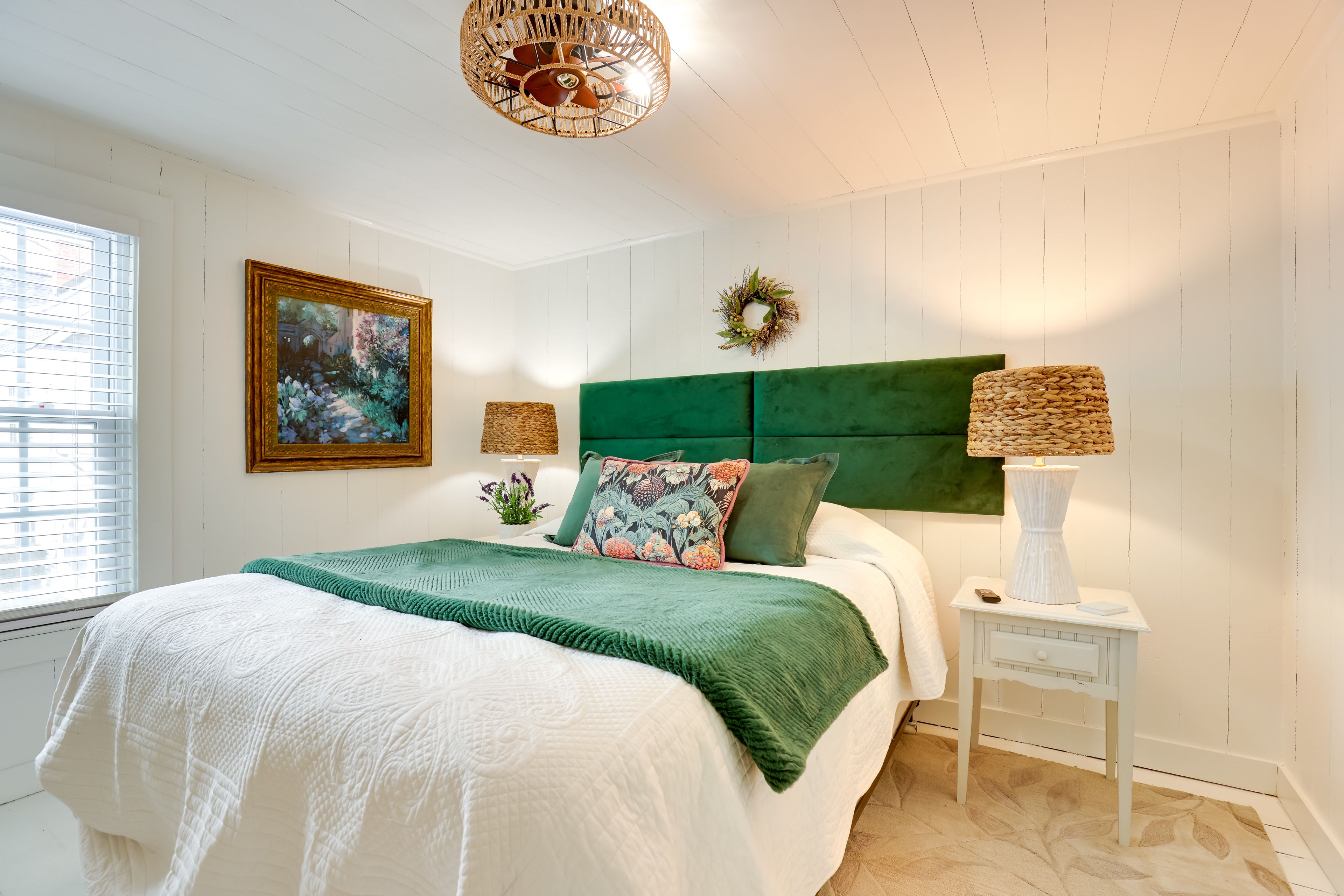 Bedroom | Queen Bed | Linens Provided