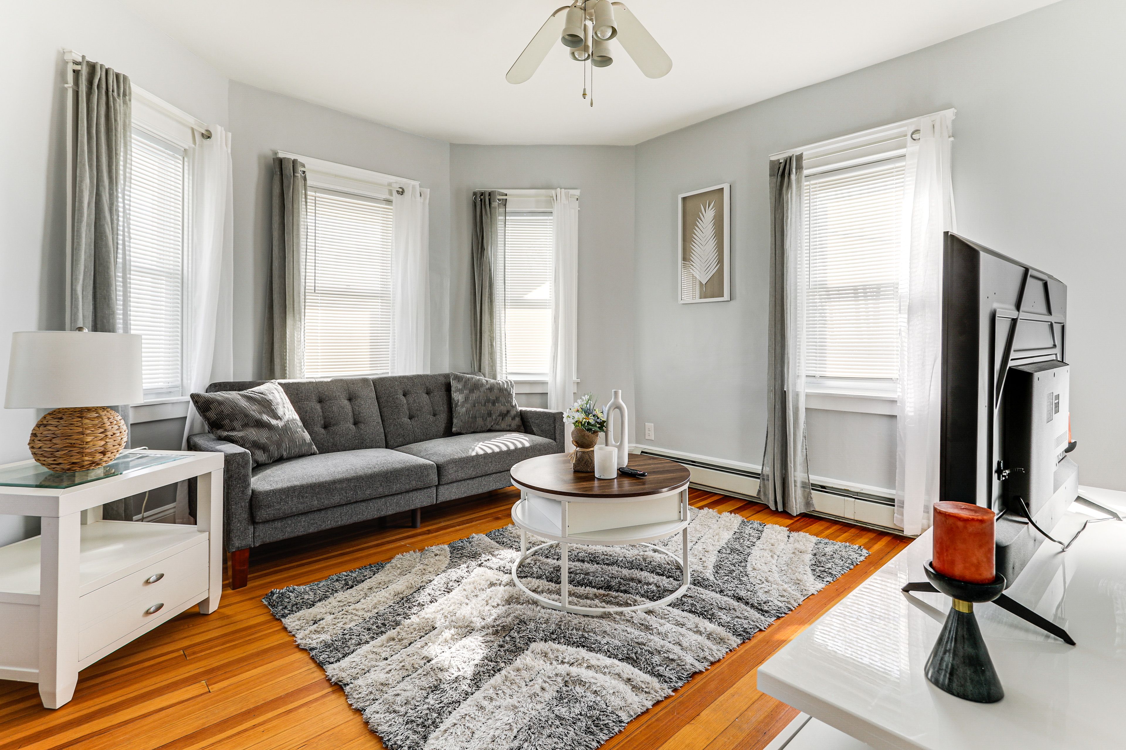 Living Room | Full Sleeper Sofa | Smart TV | Free WiFi