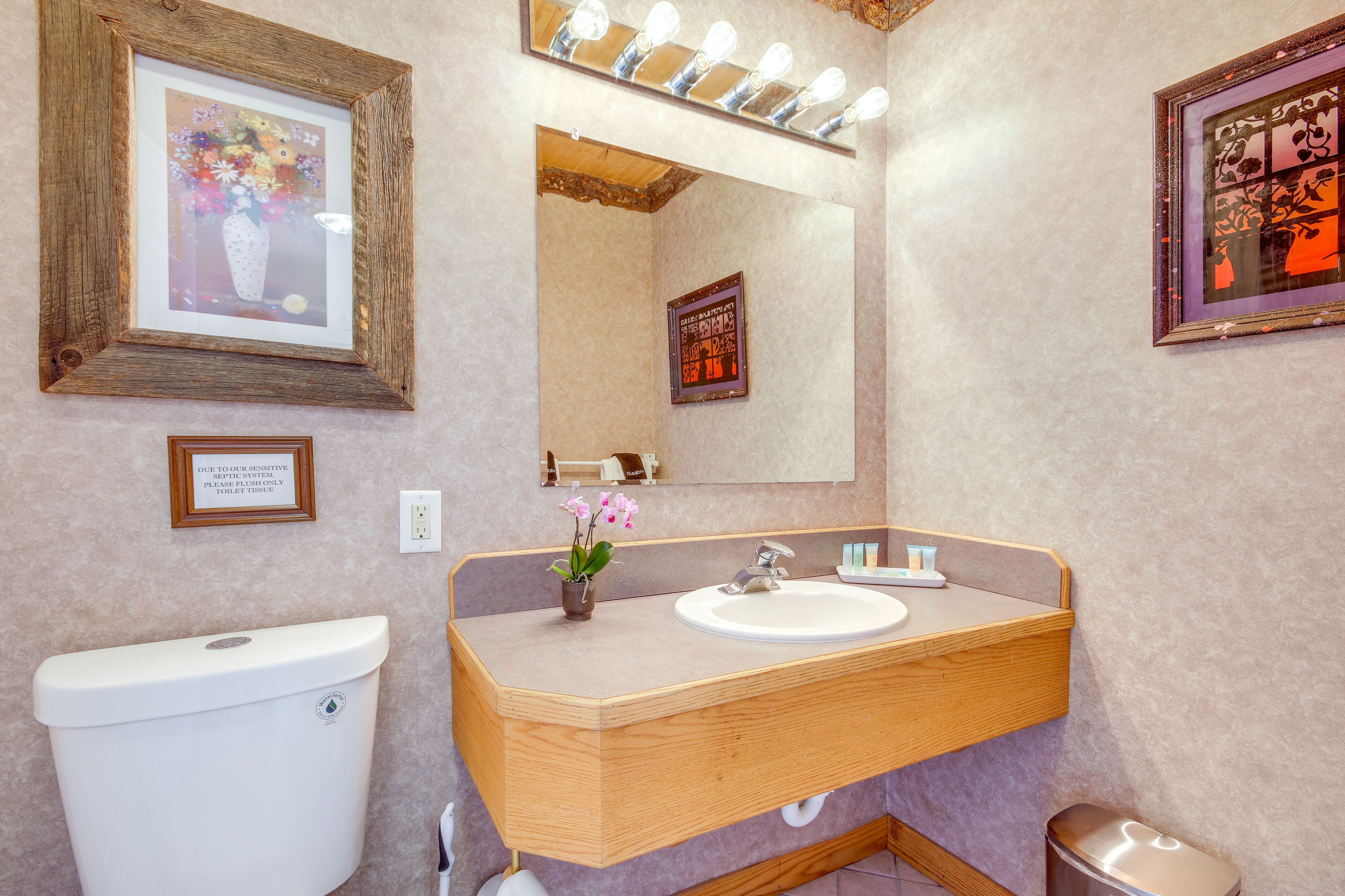 En-Suite Bathroom | Towels Provided