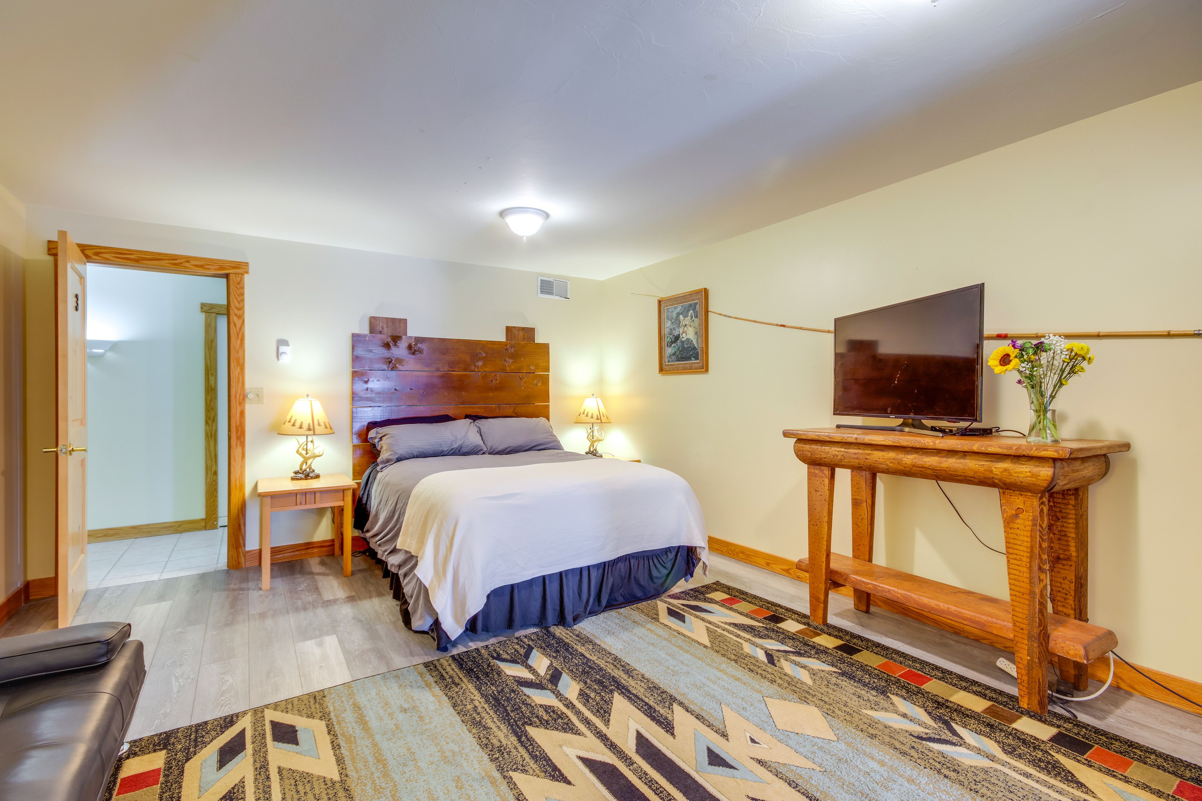 Bedroom 4 | Queen Bed | Smart TV
