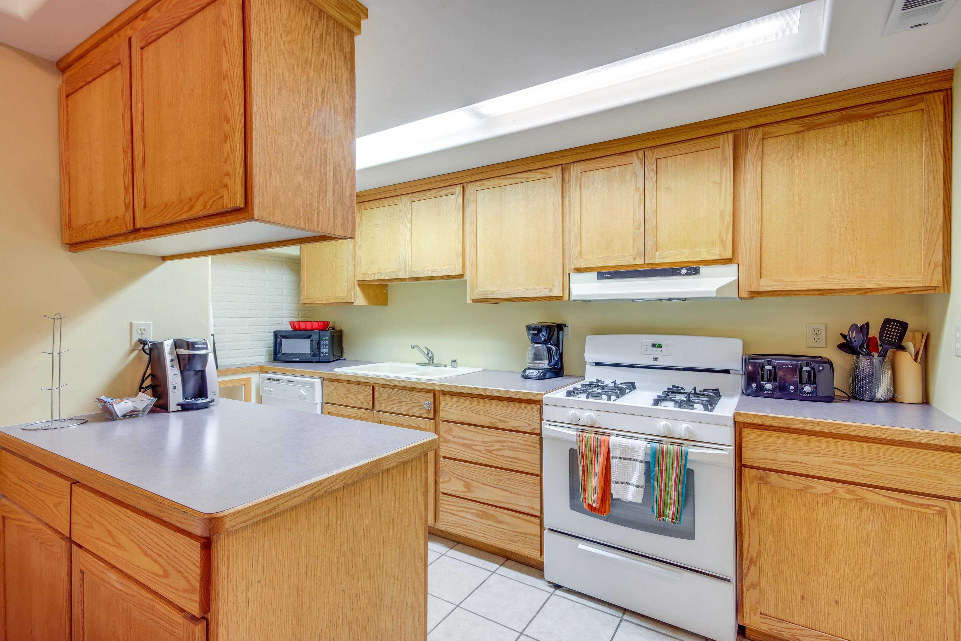 Kitchen | Keurig & Drip Coffee Makers | Toaster | Cooking Basics