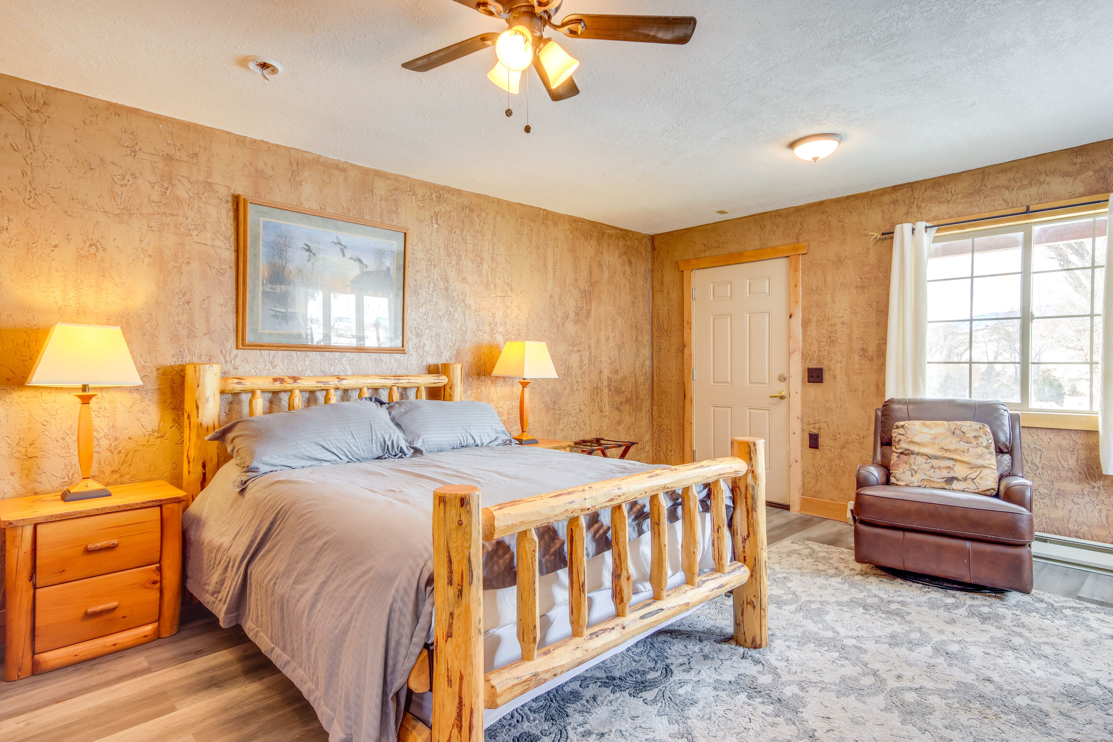 Bedroom 4 | Queen Bed | Smart TV