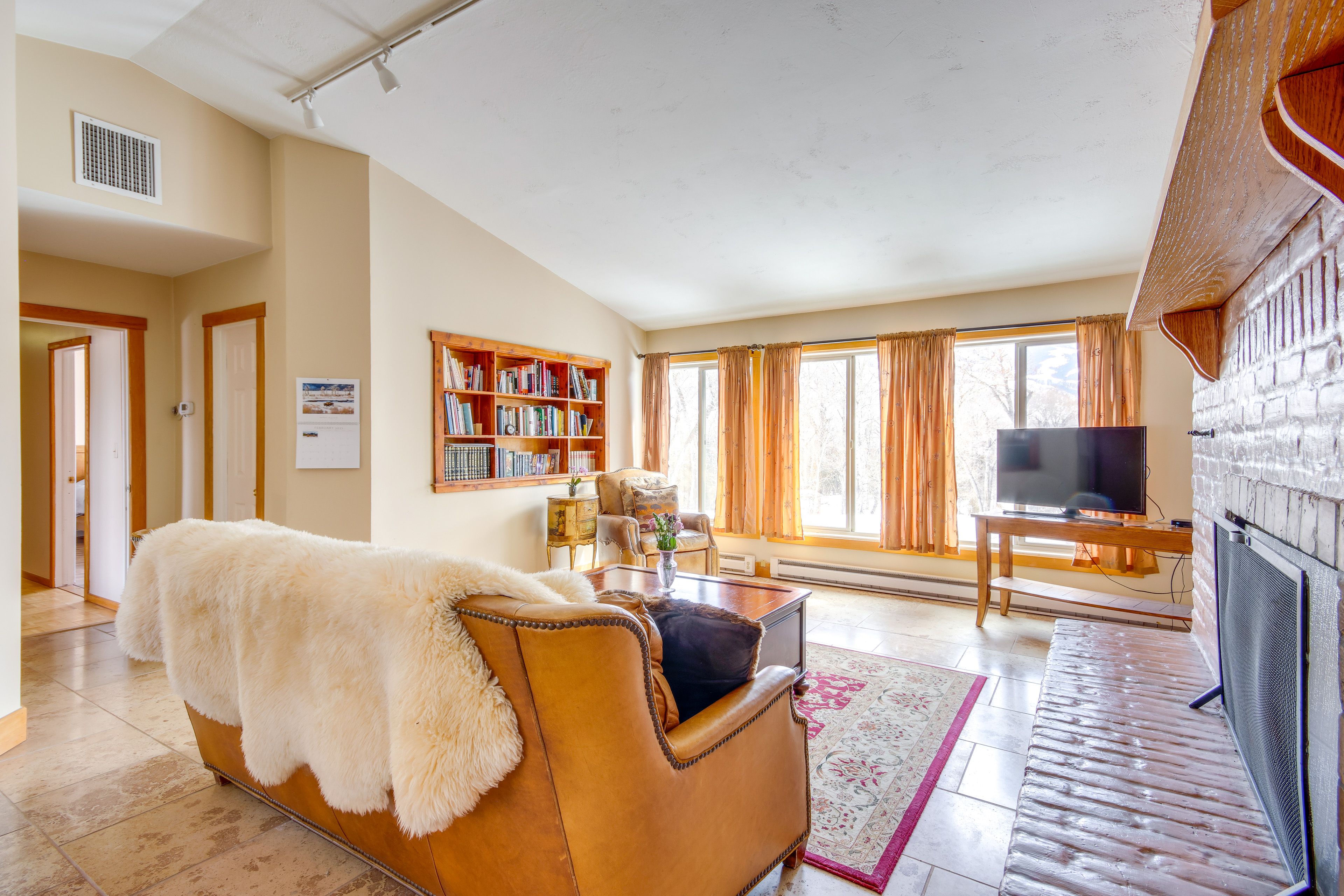 Living Room | Smart TV | Free WiFi