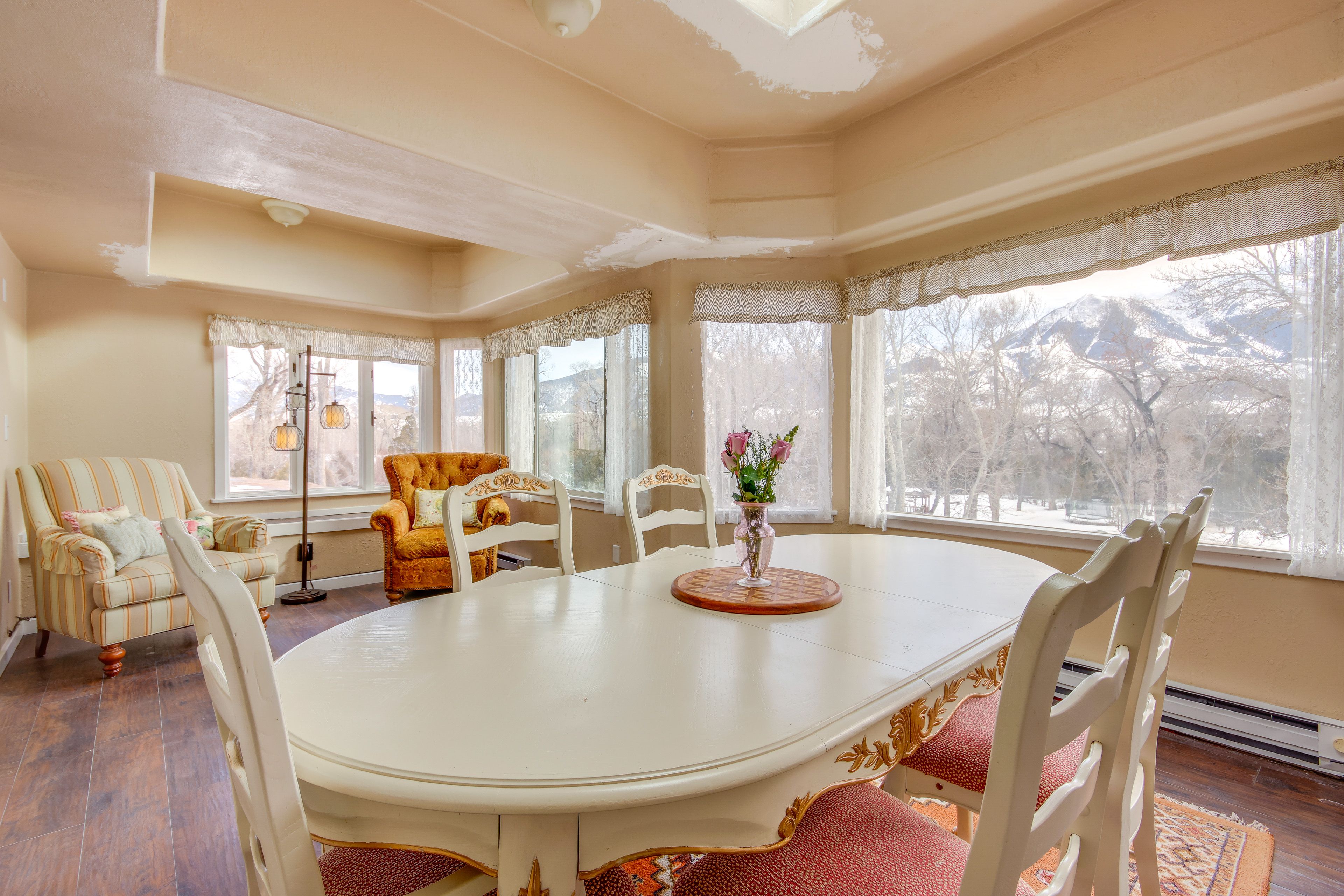 Dining Room | Mountain Views | Self Check-In | In-Unit Laundry