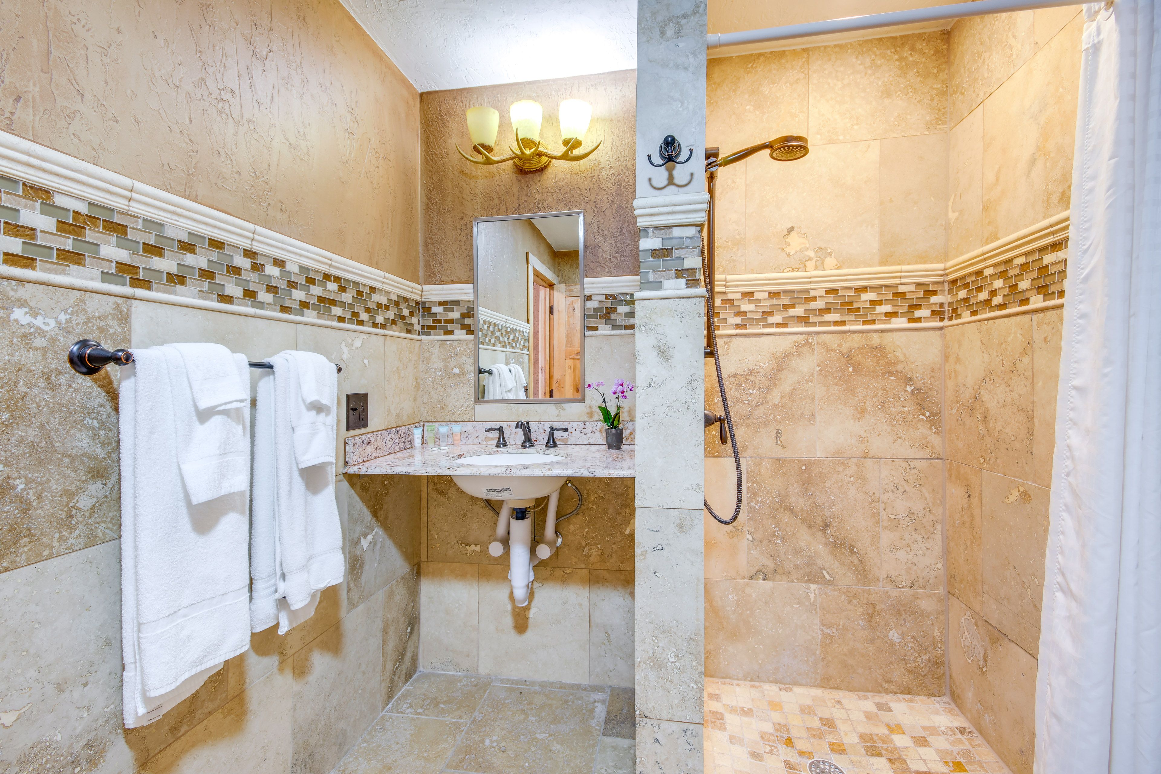En-Suite Bathroom | Complimentary Toiletries | Hair Dryer