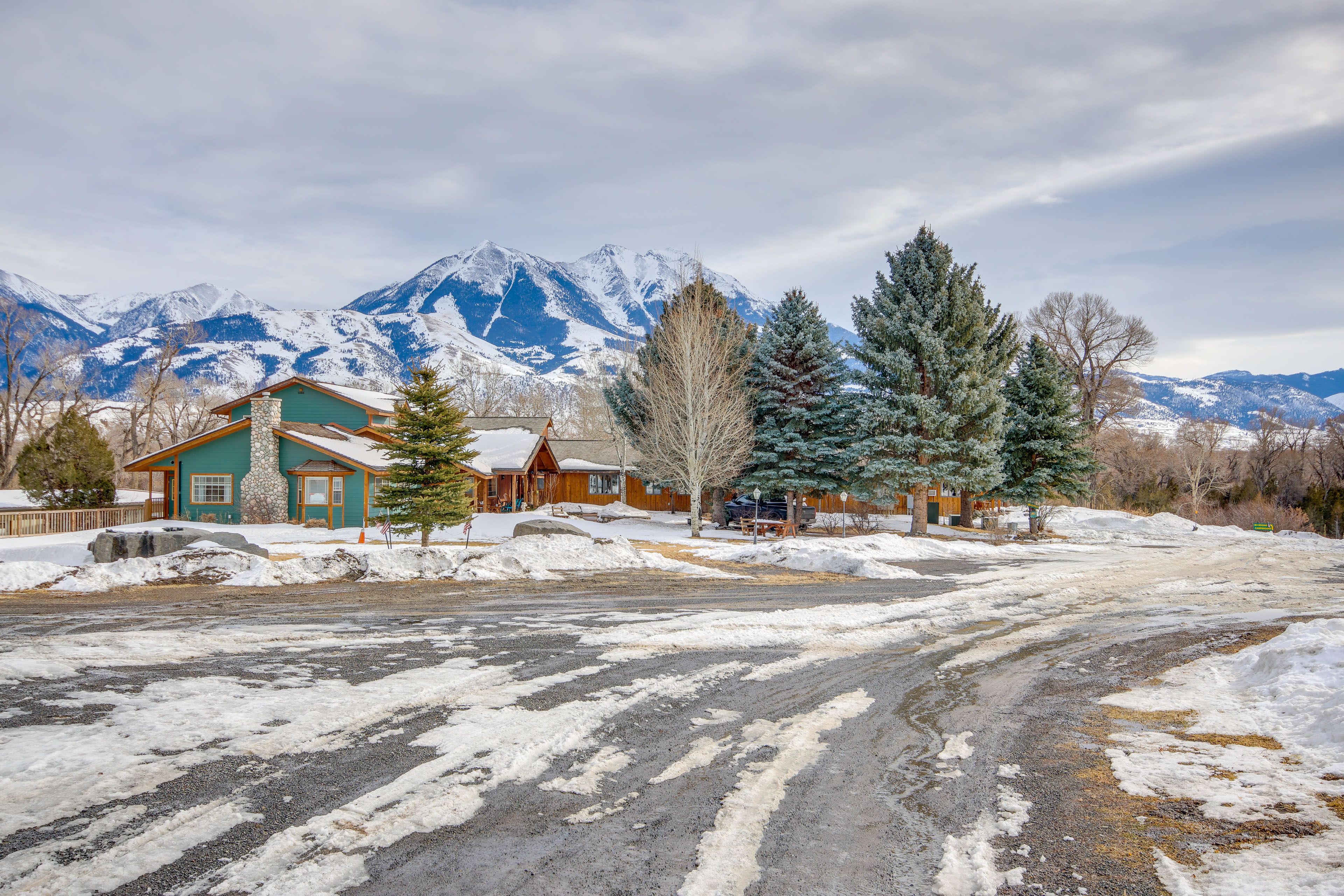 Parking | Driveway (3 Vehicles) | RV/Trailer Parking Allowed