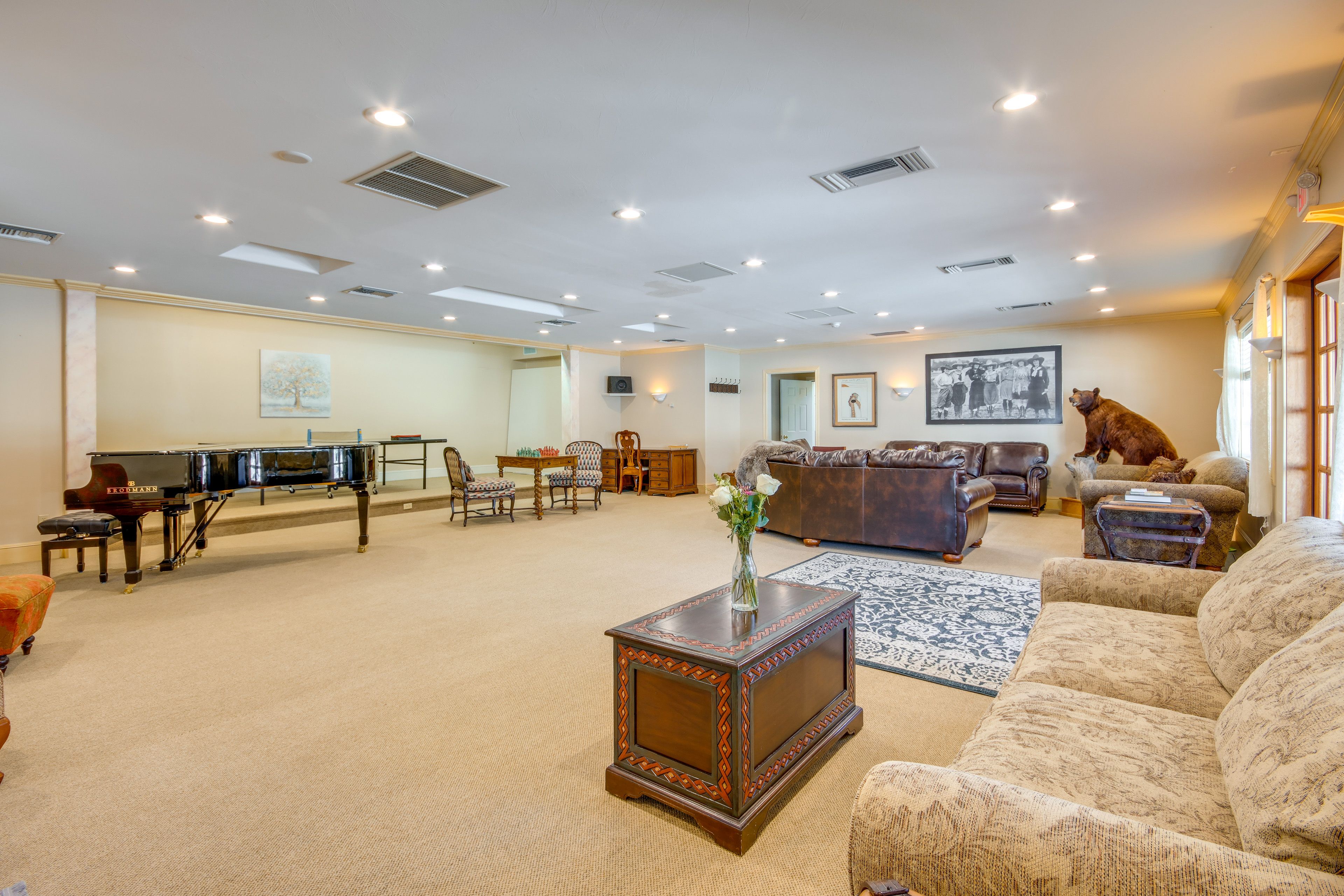 Living Room | Ping-Pong Table | Piano | Free WiFi