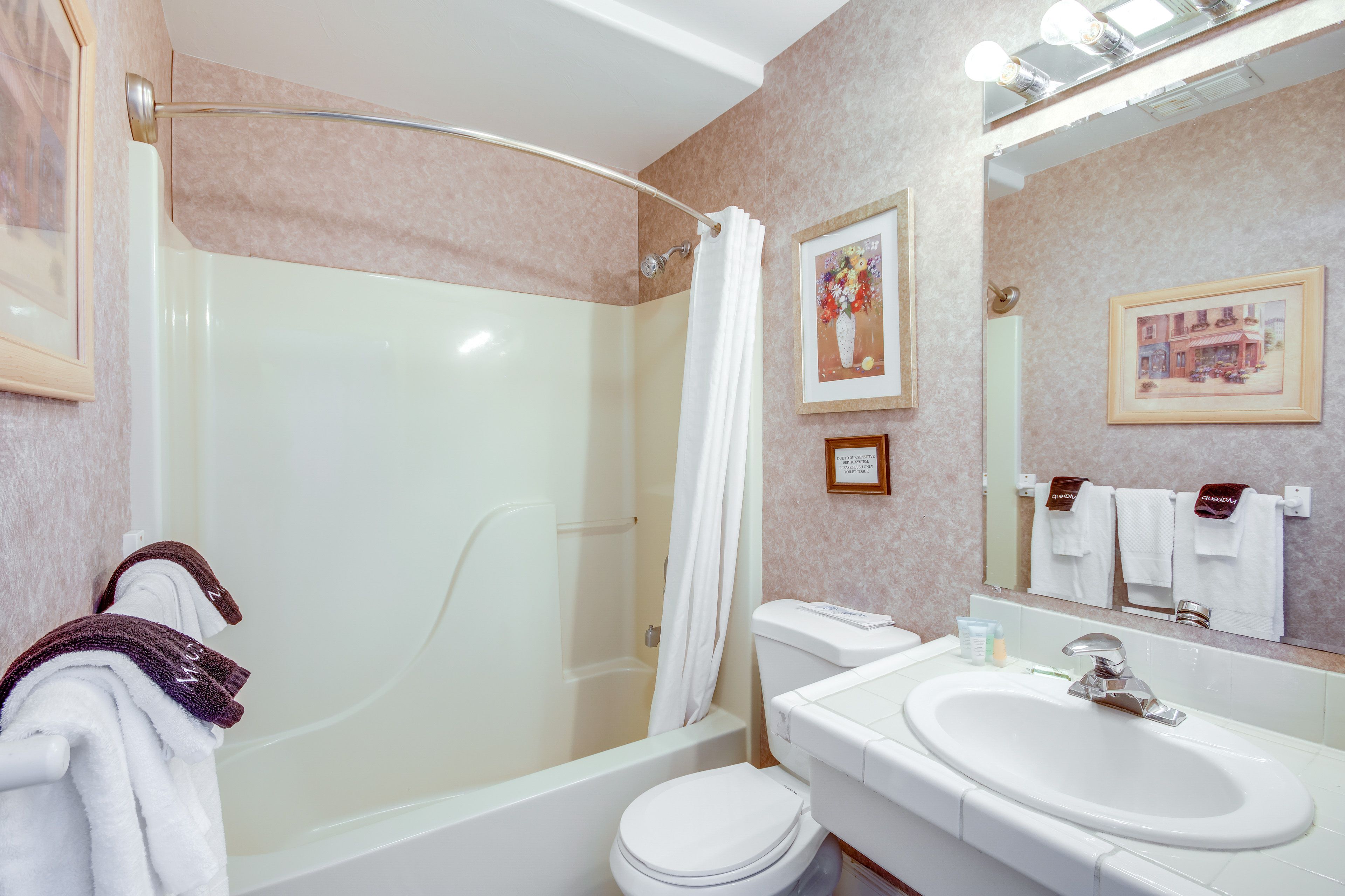 En-Suite Bathroom | Complimentary Toiletries | Hair Dryer