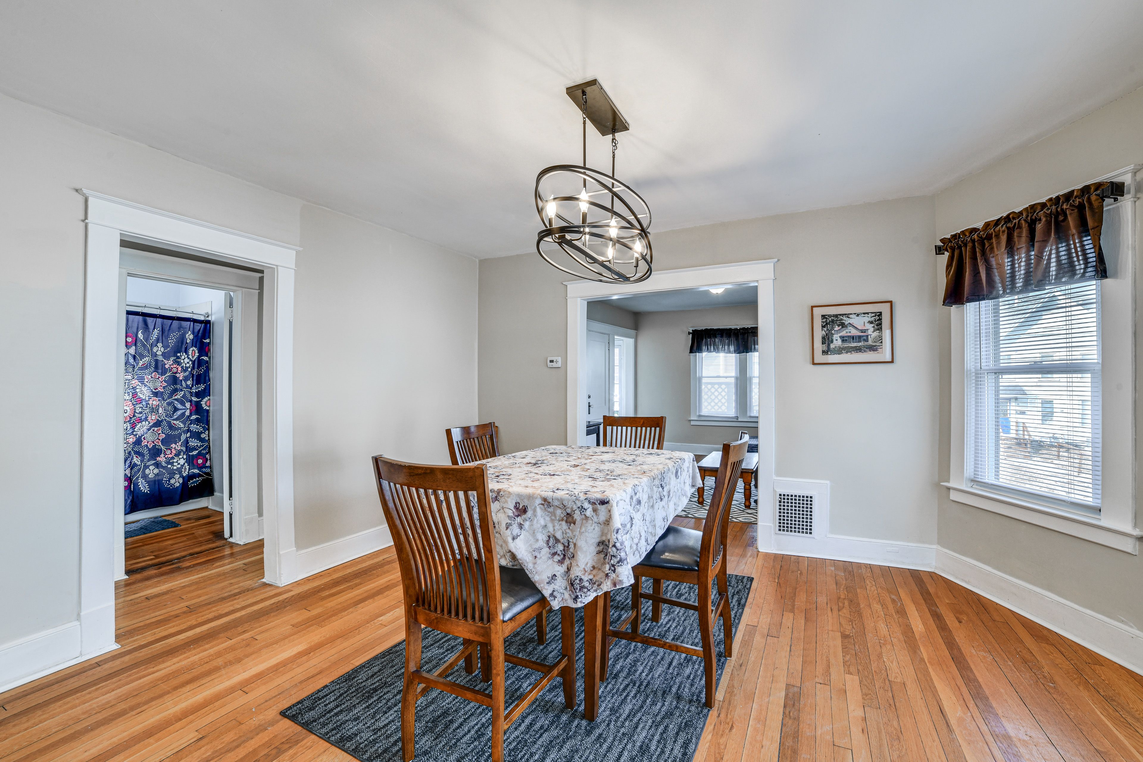 Dining Area | Dishware/Flatware Provided