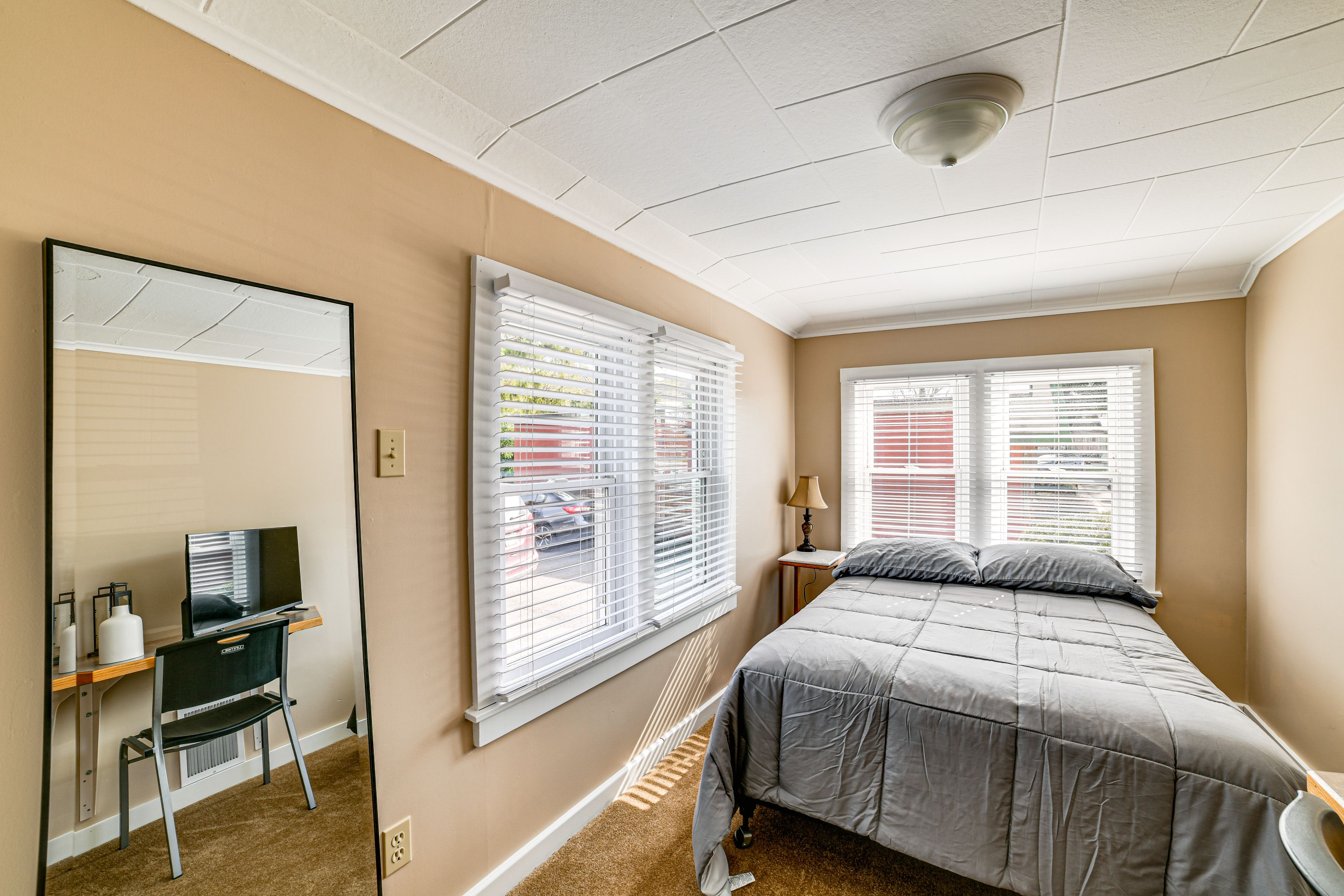Bedroom 2 | Full Bed | Desk | Smart TV