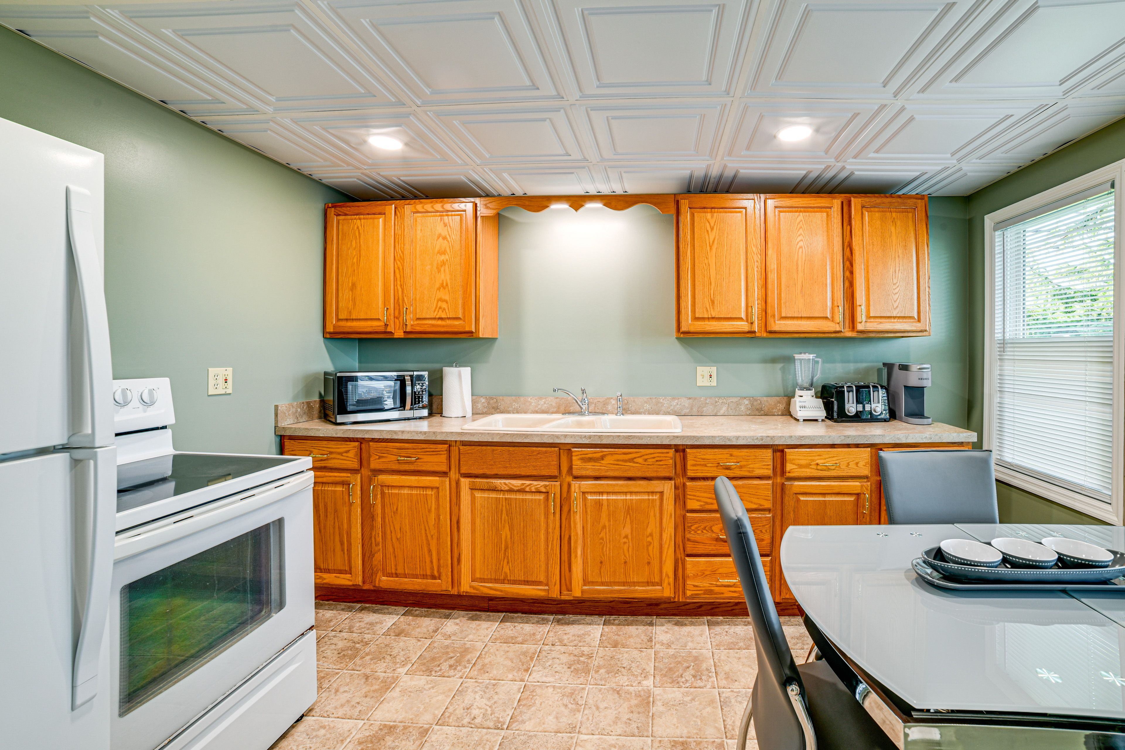 Kitchen & Dining Area | Toaster | Blender | Dishware & Flatware
