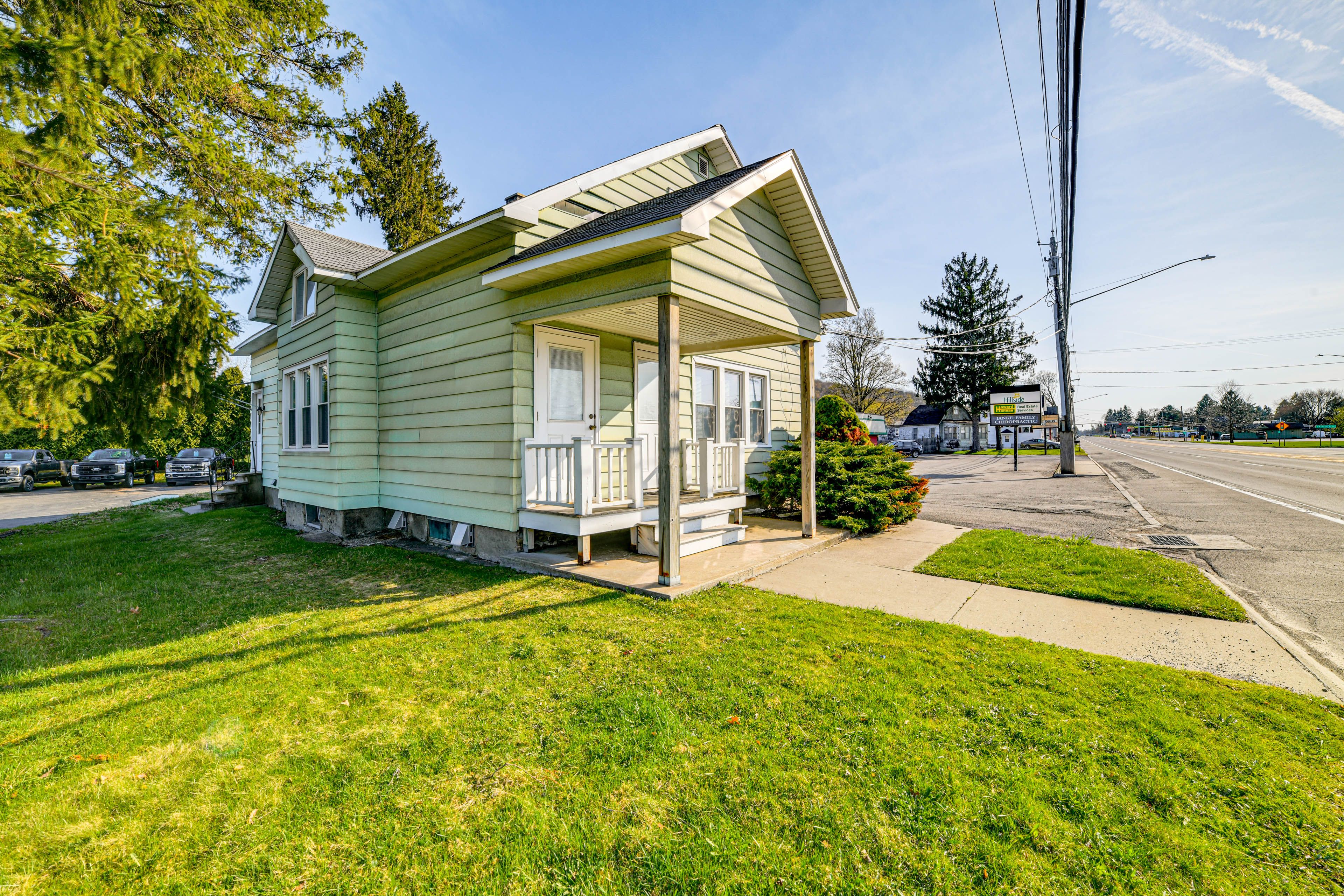 Property Exterior | Single-Story Apartment