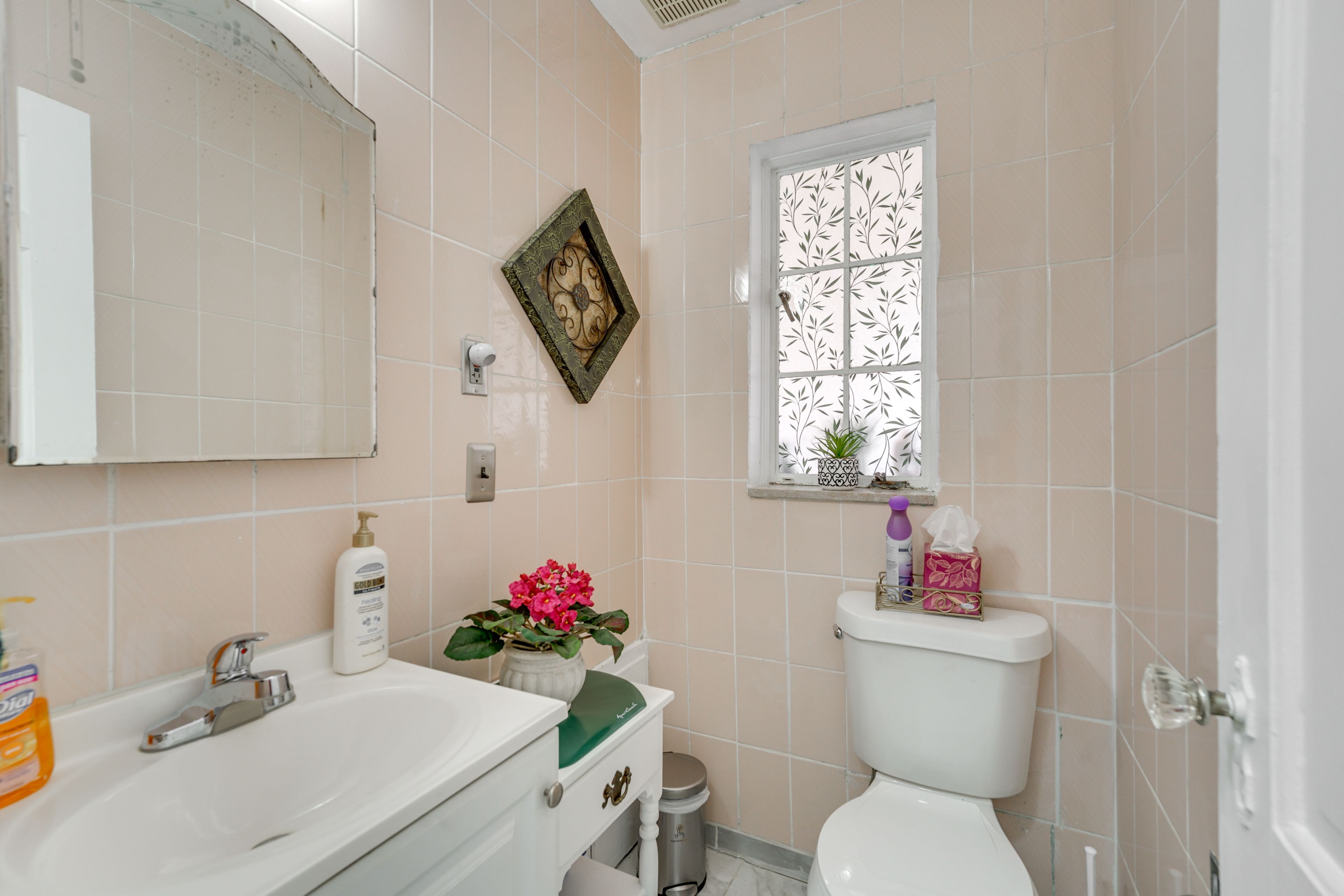 Half Bathroom | Main Level