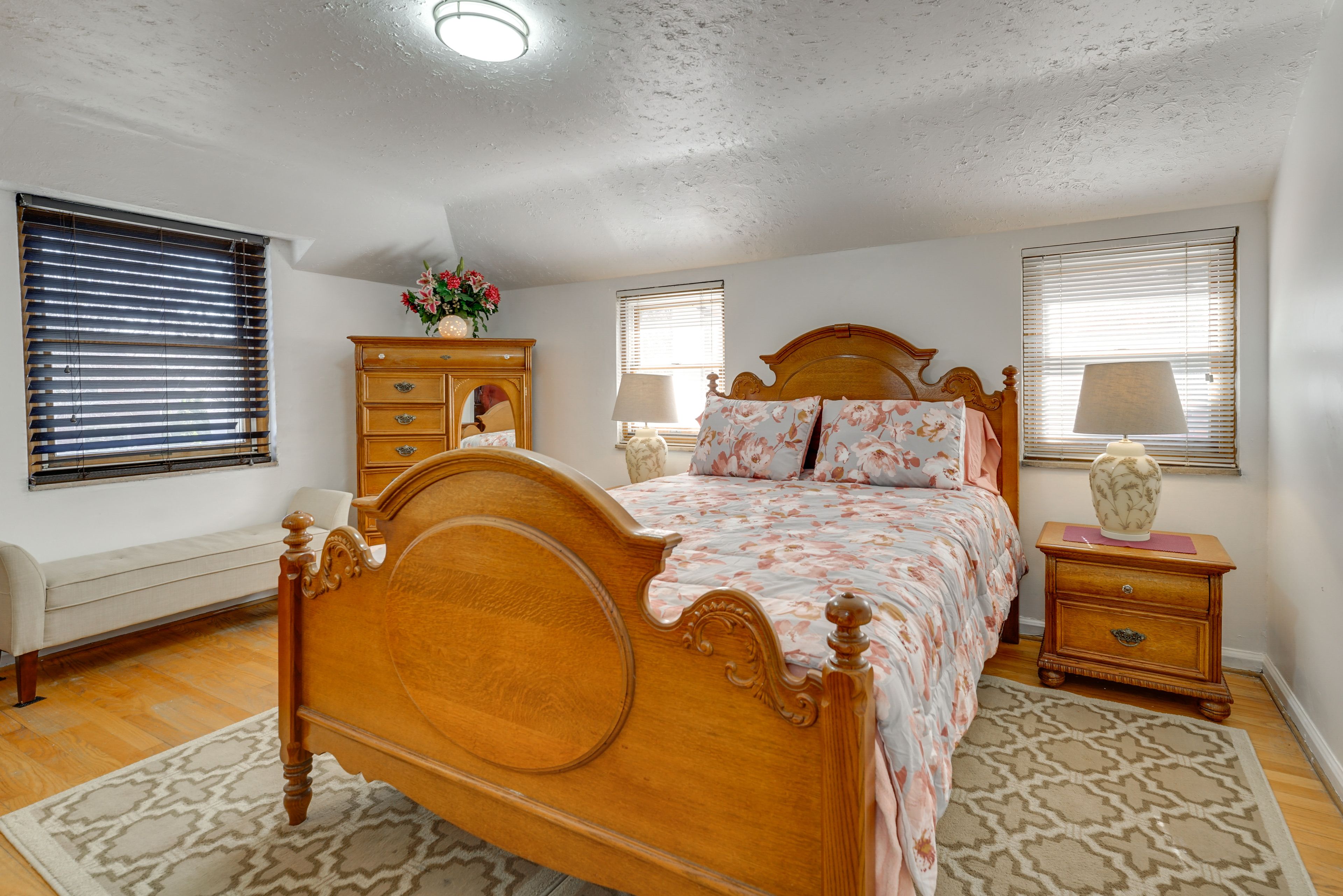 Bedroom 1 | Queen Bed | Upper Level