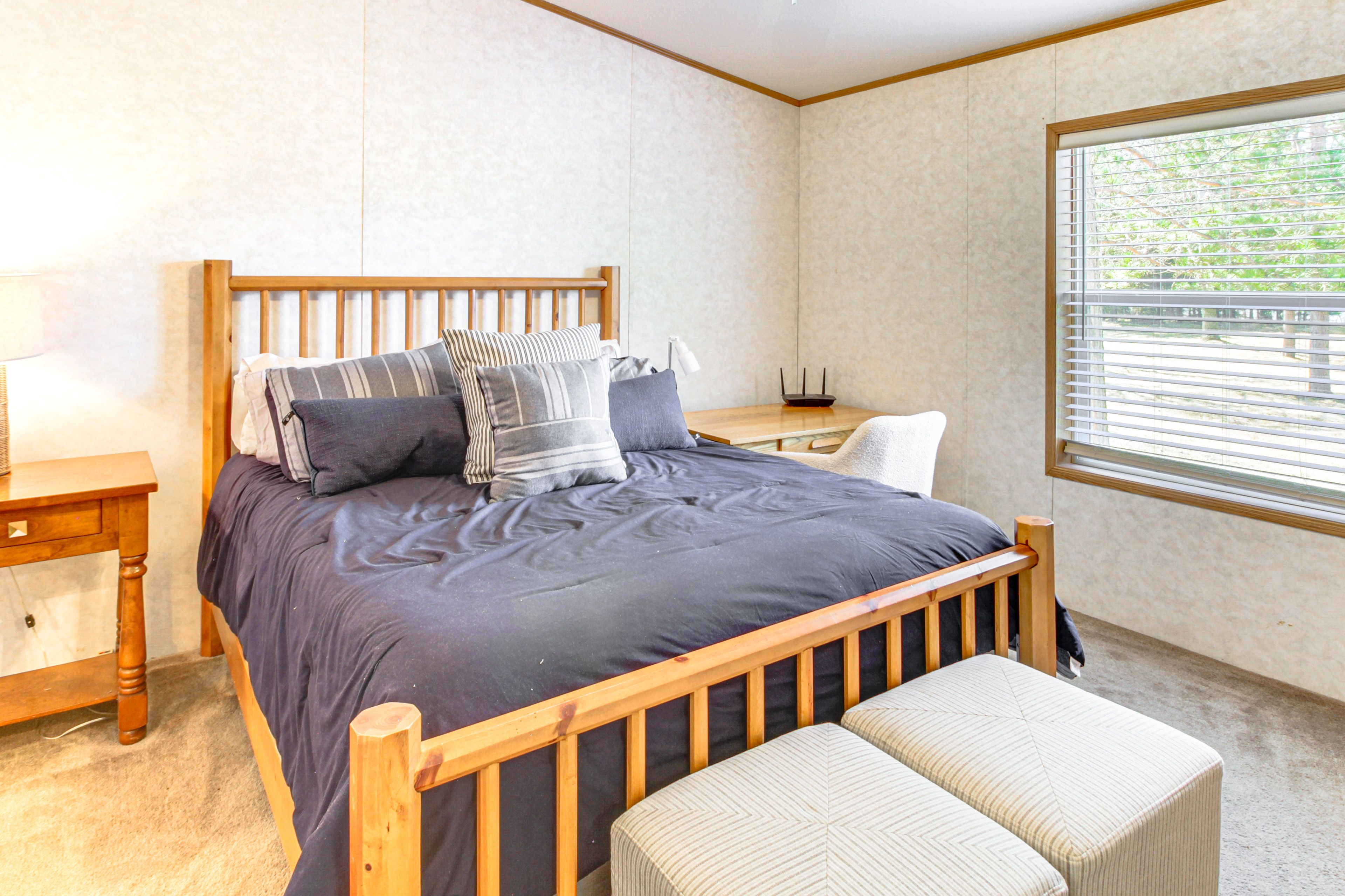 Bedroom 1 | Queen Bed