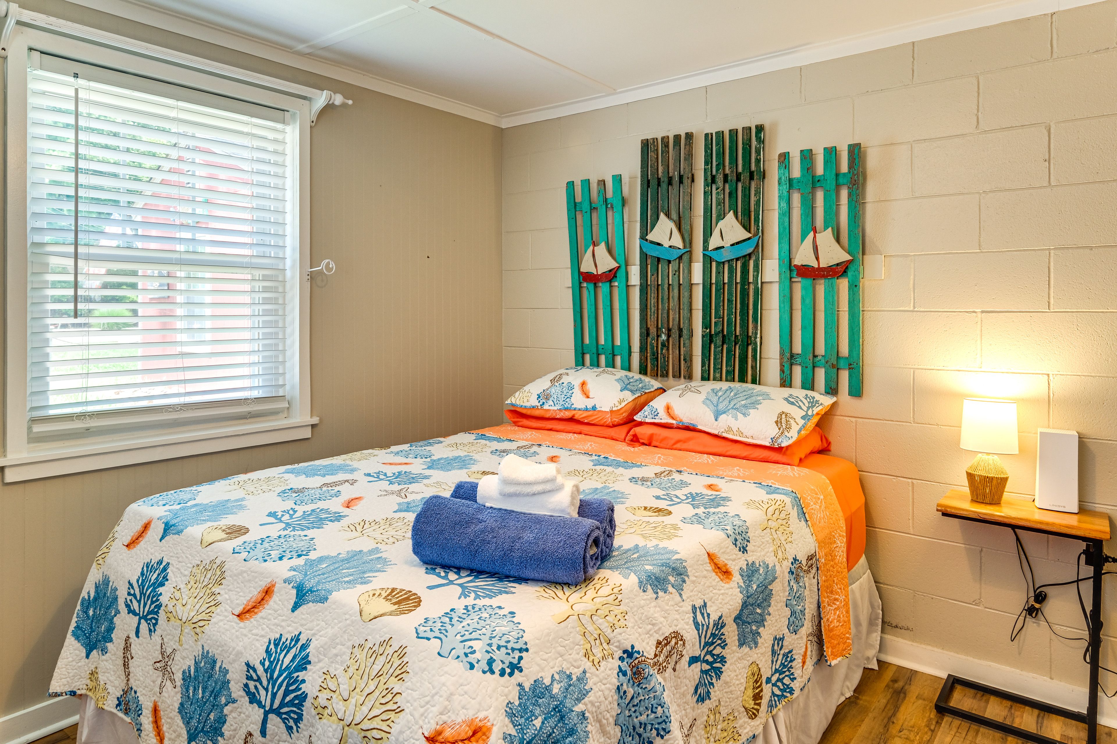 Bedroom 2 | Queen Bed | Laptop-Friendly Workspace