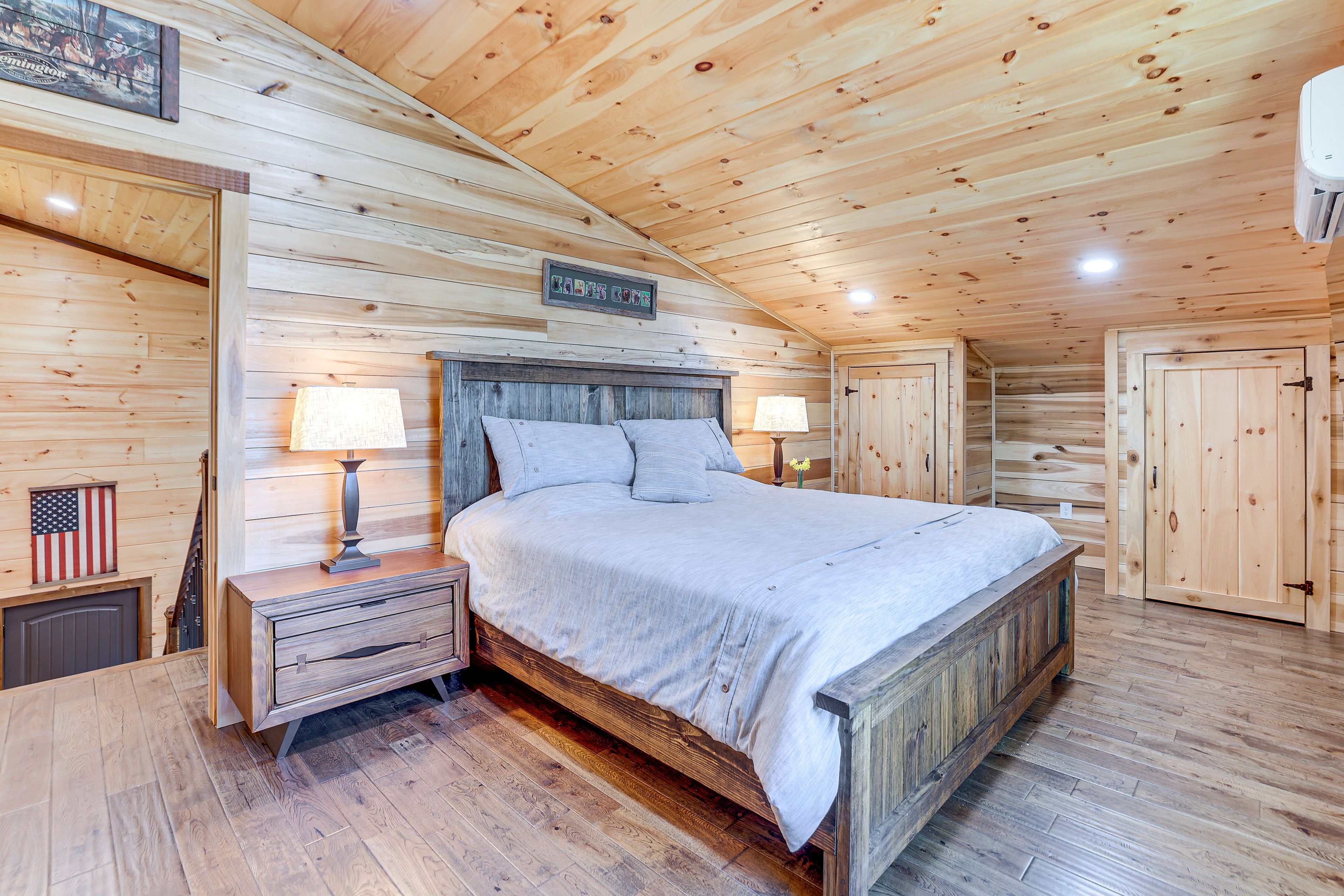 Bedroom | 2nd Floor | King Bed | Smart TV