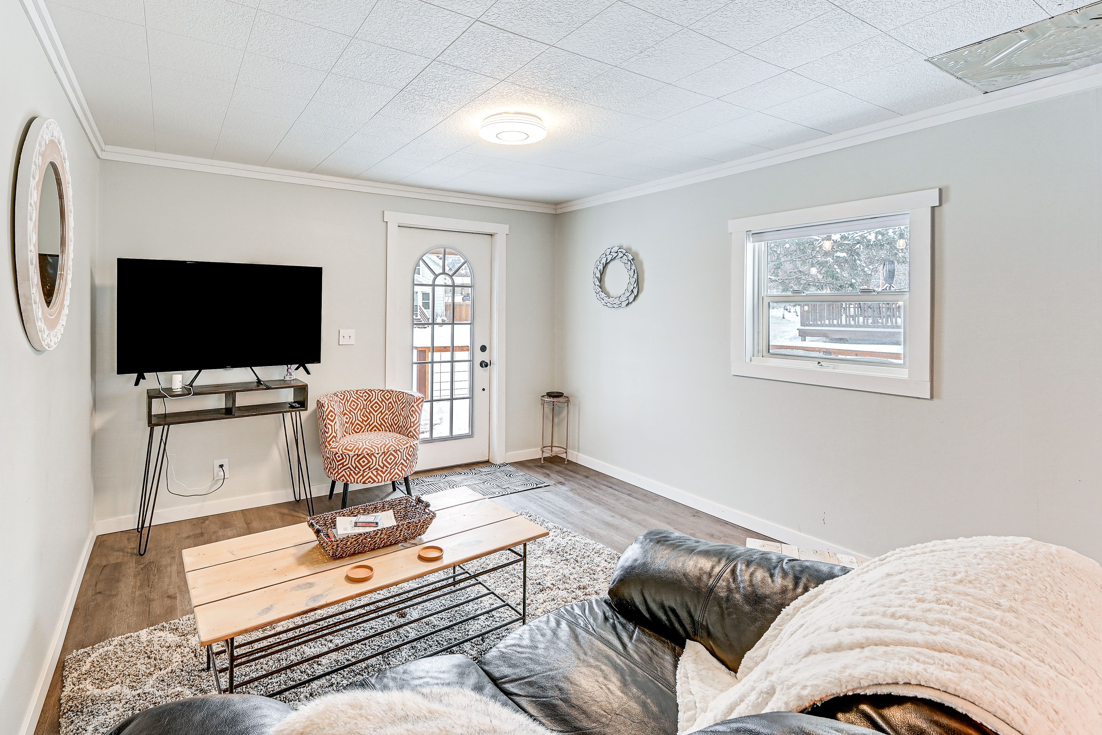 Living Area | Flat-Screen TV