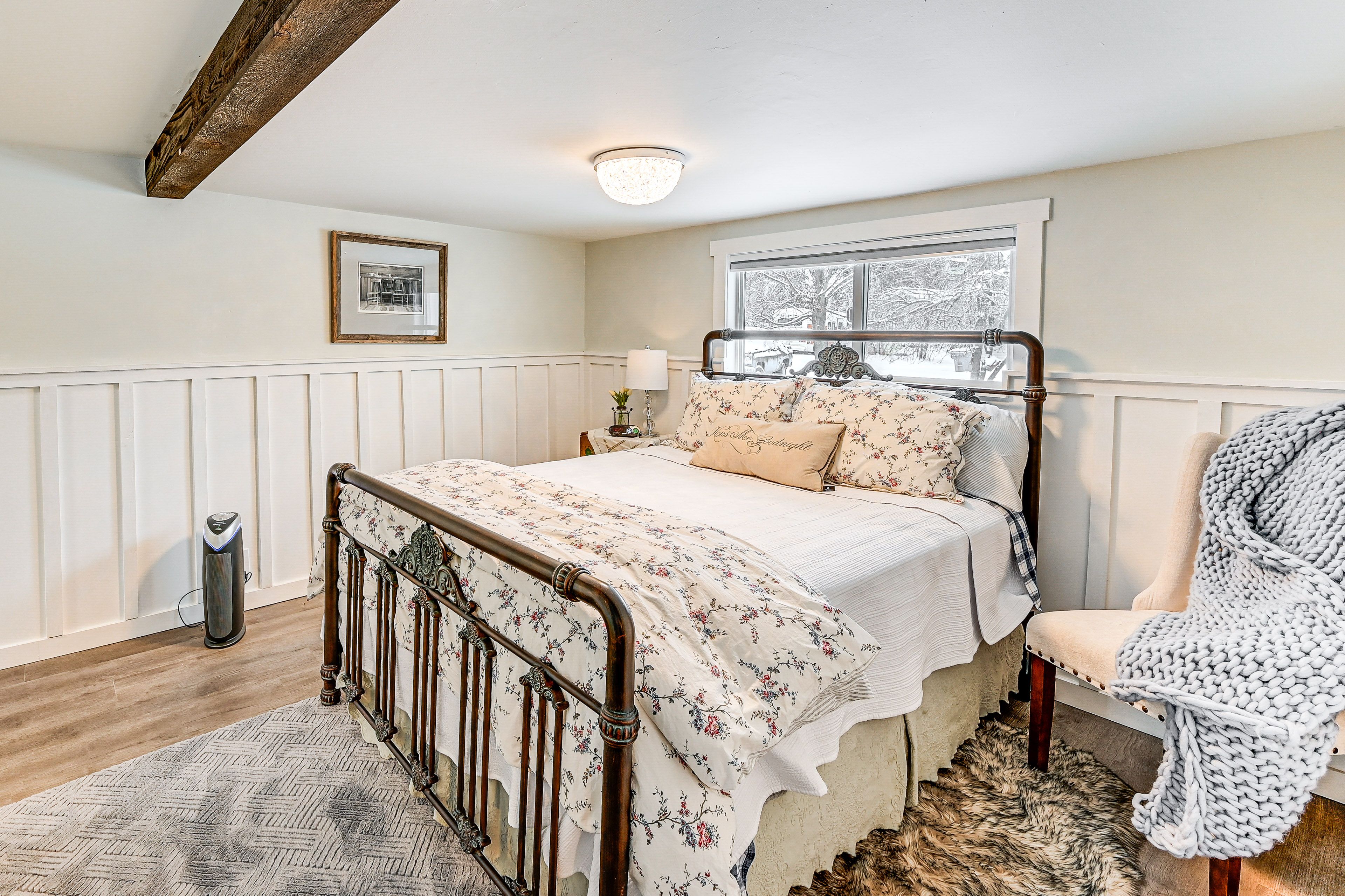 Bedroom | Queen Bed