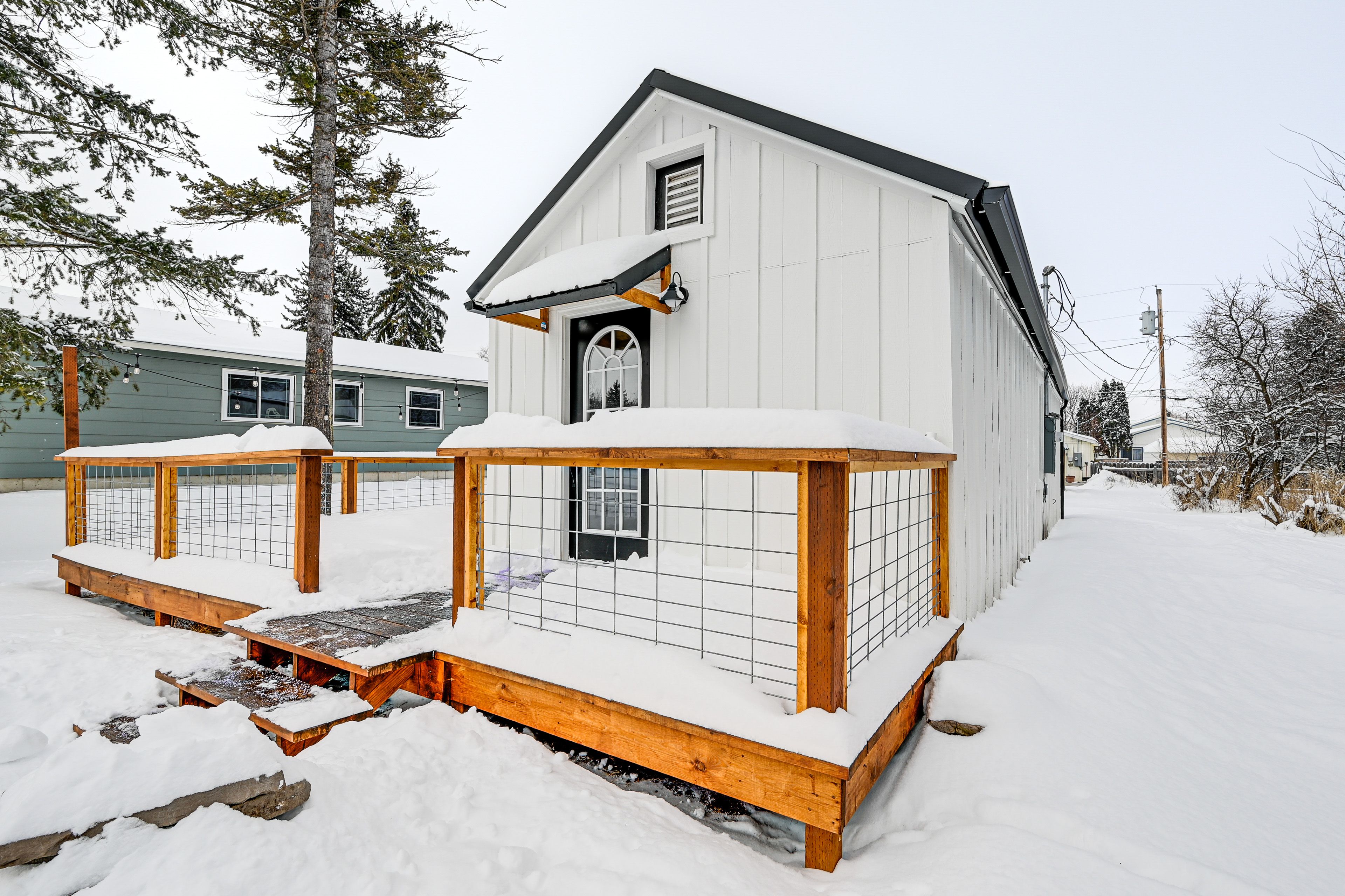 House Exterior | Front Door | Keyless Entry | Deck