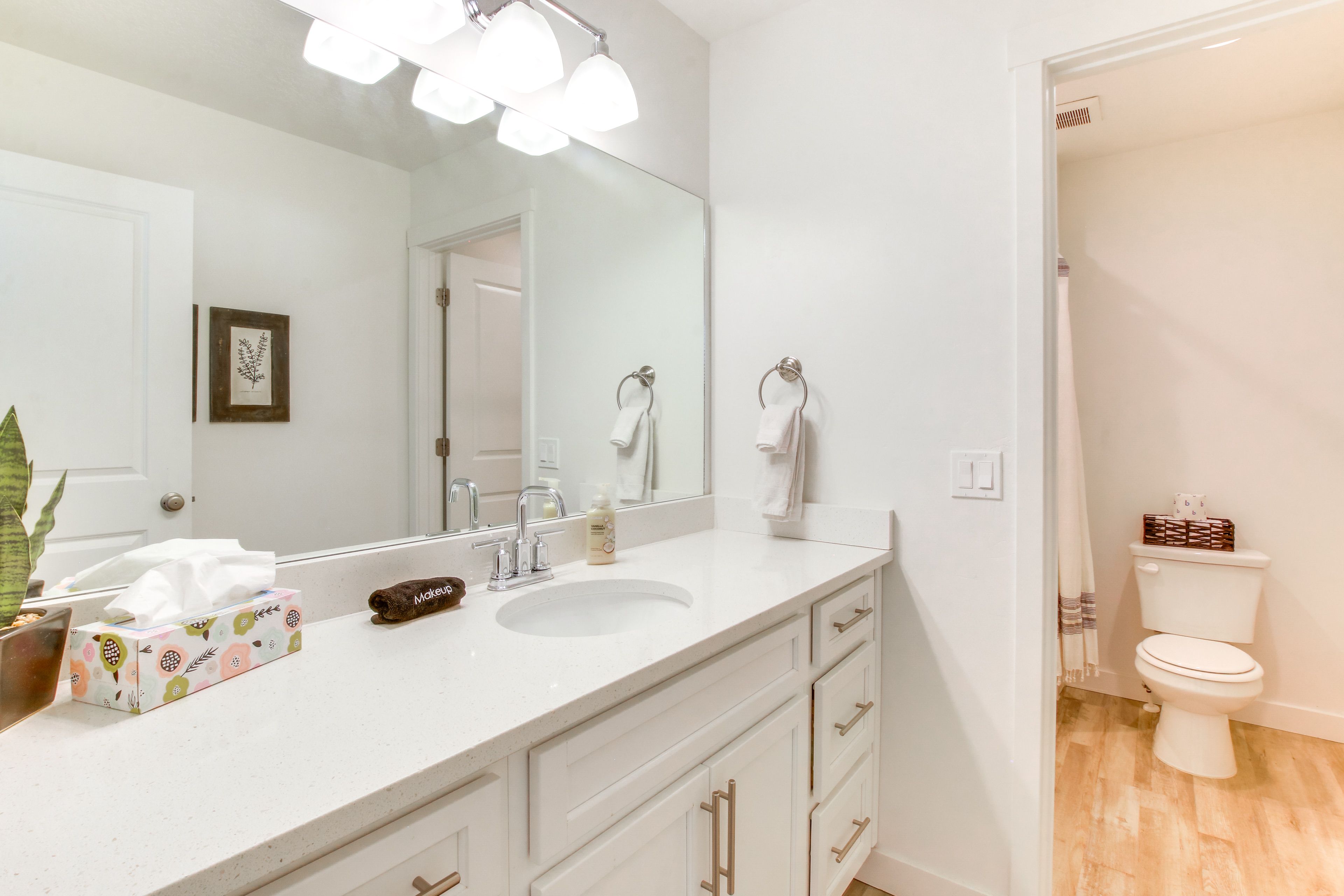 Full Bathroom | 2nd Floor