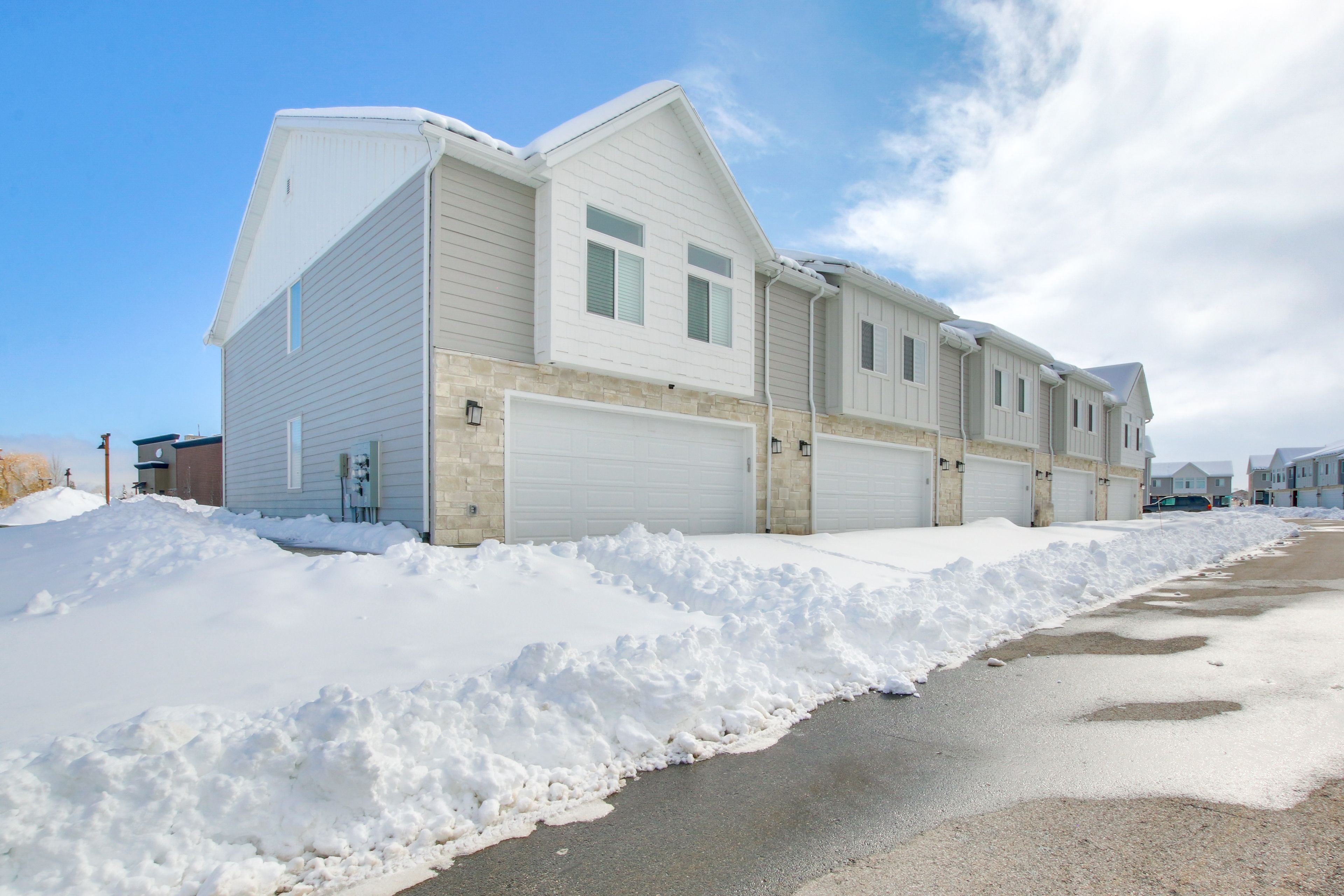 Parking | Driveway (2 Vehicles) | Trailer Parking