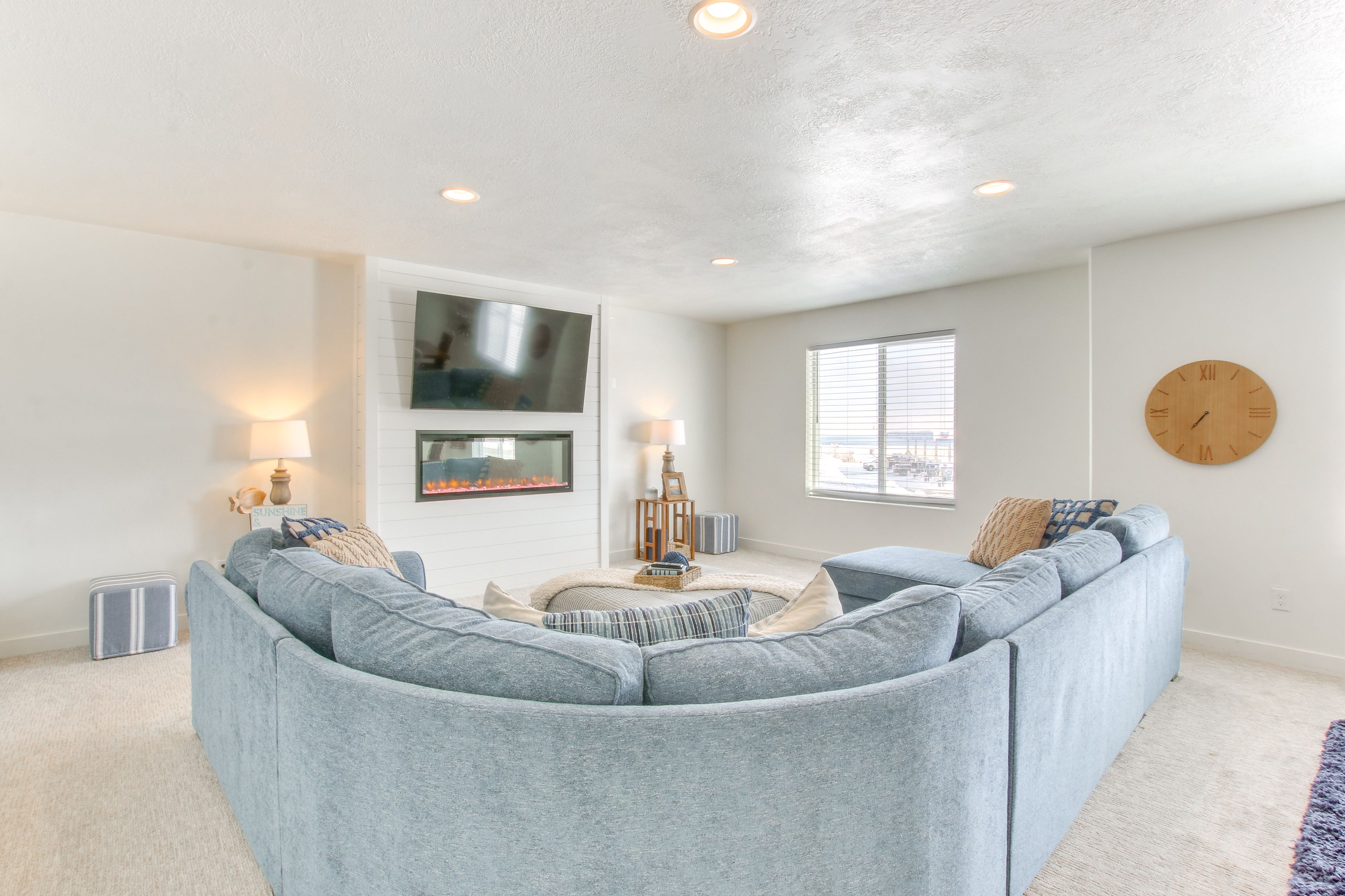 Living Room | Free WiFi | Smart TV | Fireplace | Sleeper Sofa | 2nd Floor