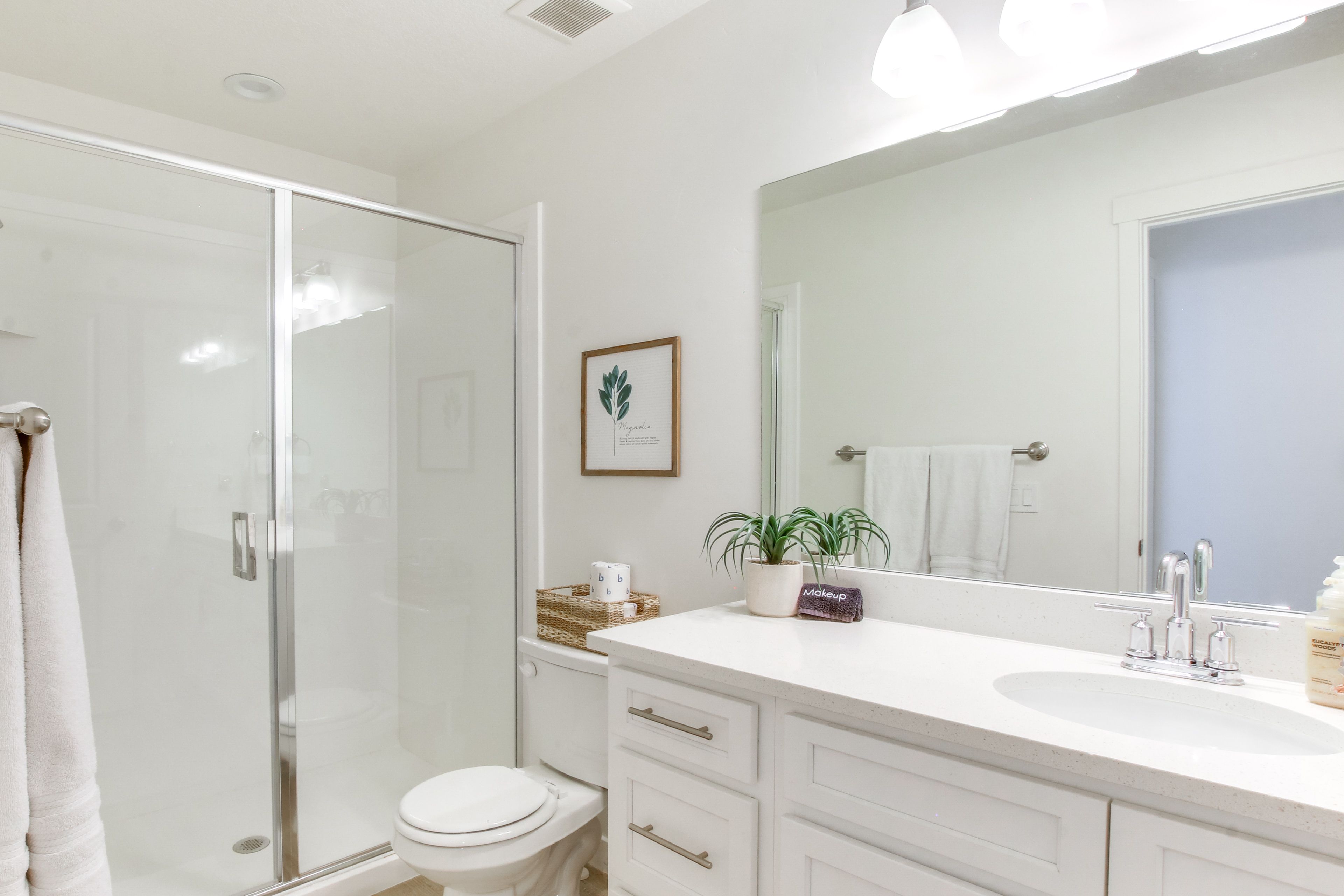 Full Bathroom | 2nd Floor